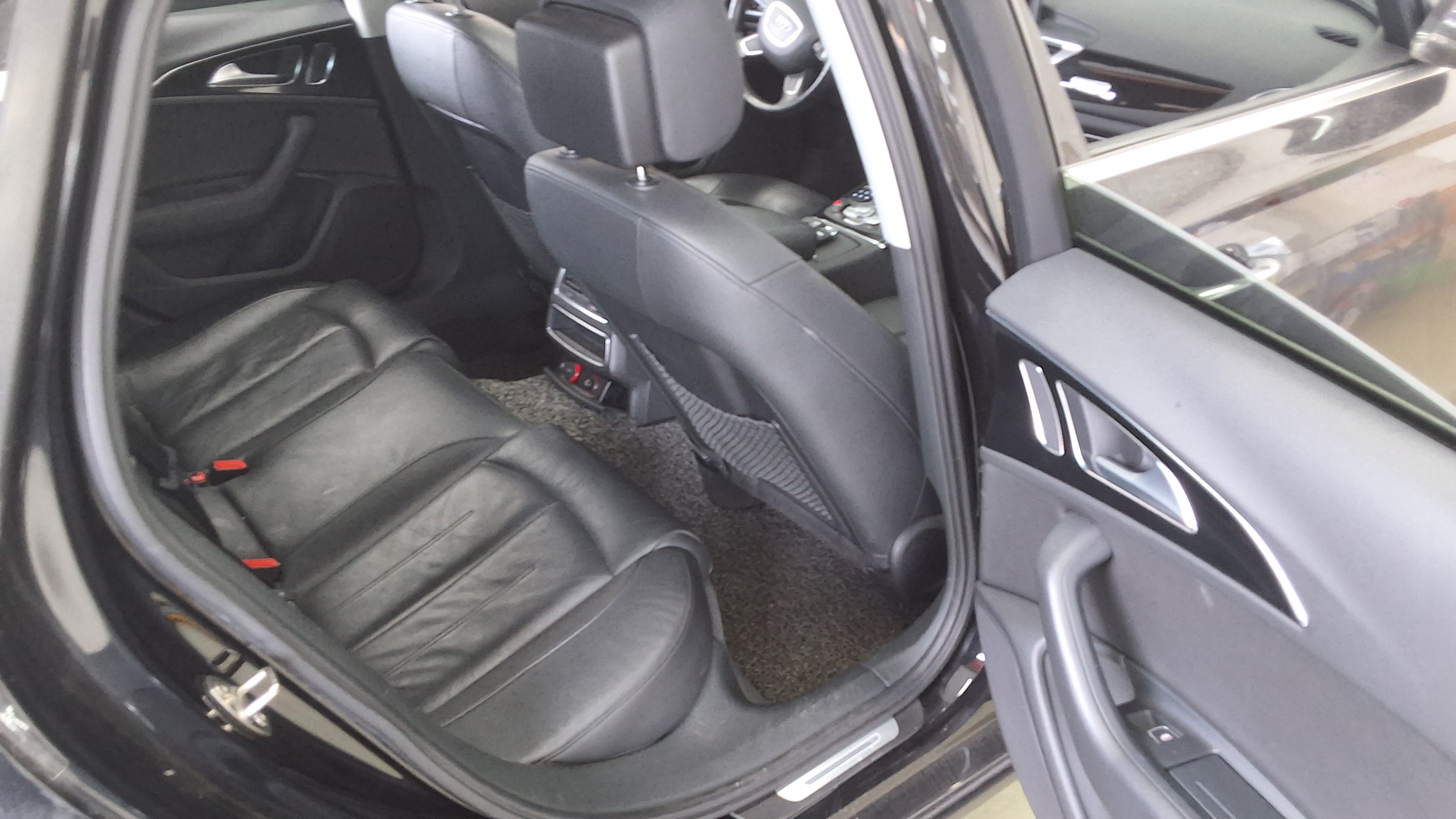 Audi A6 - 12