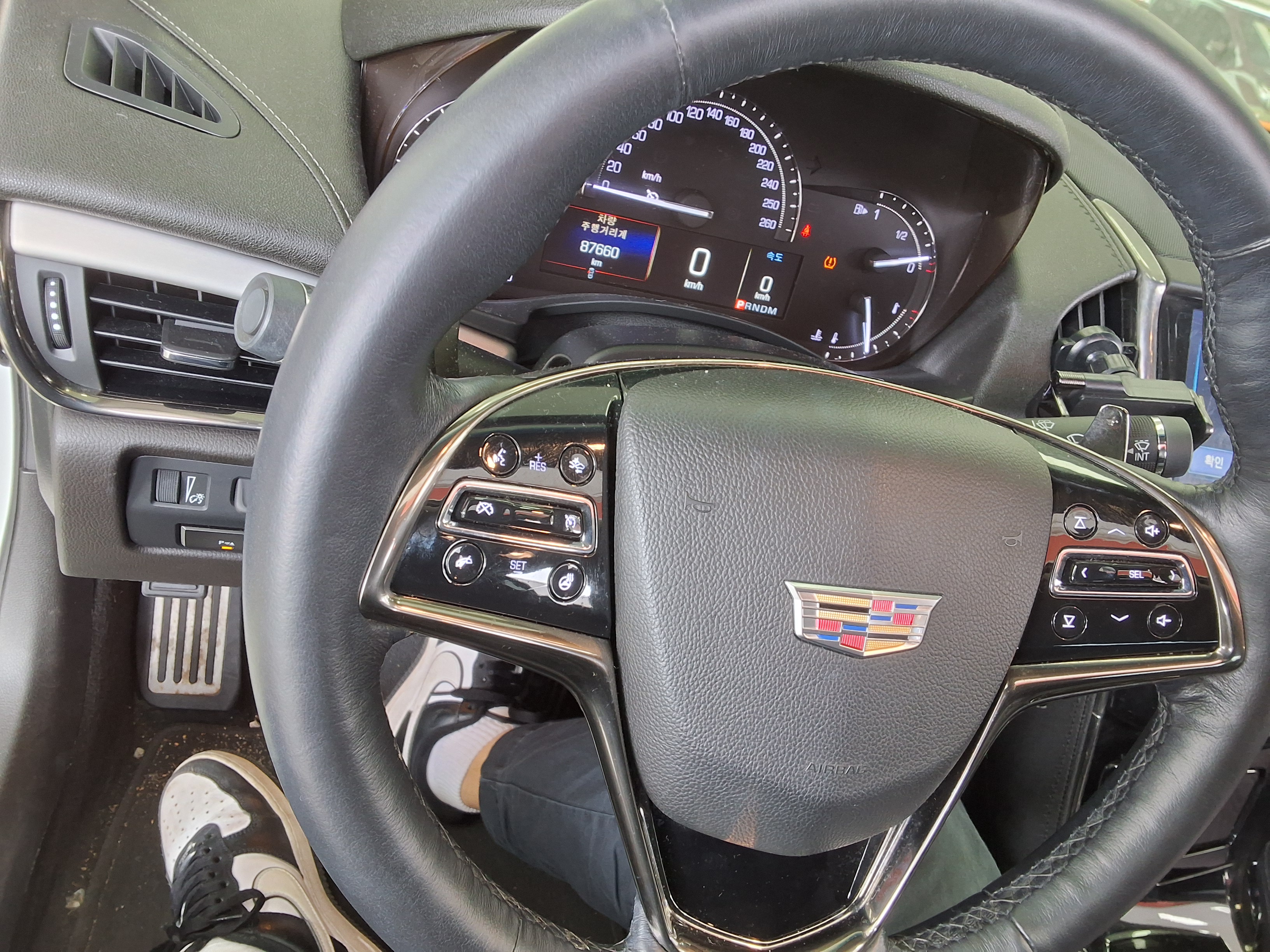 General Motors Cadillac - 21
