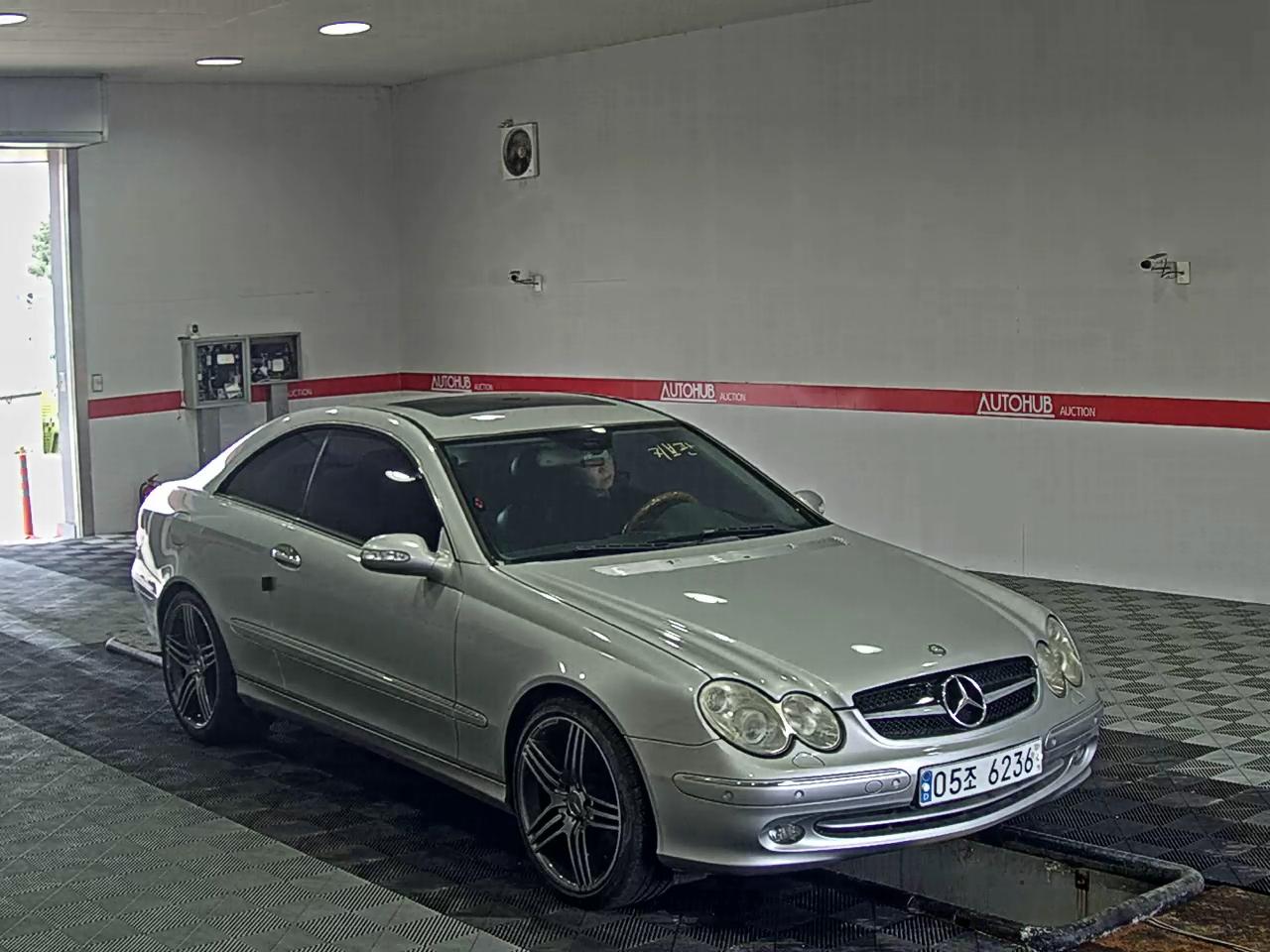 Mercedes-Benz CLK-Class 2003 - Image 2