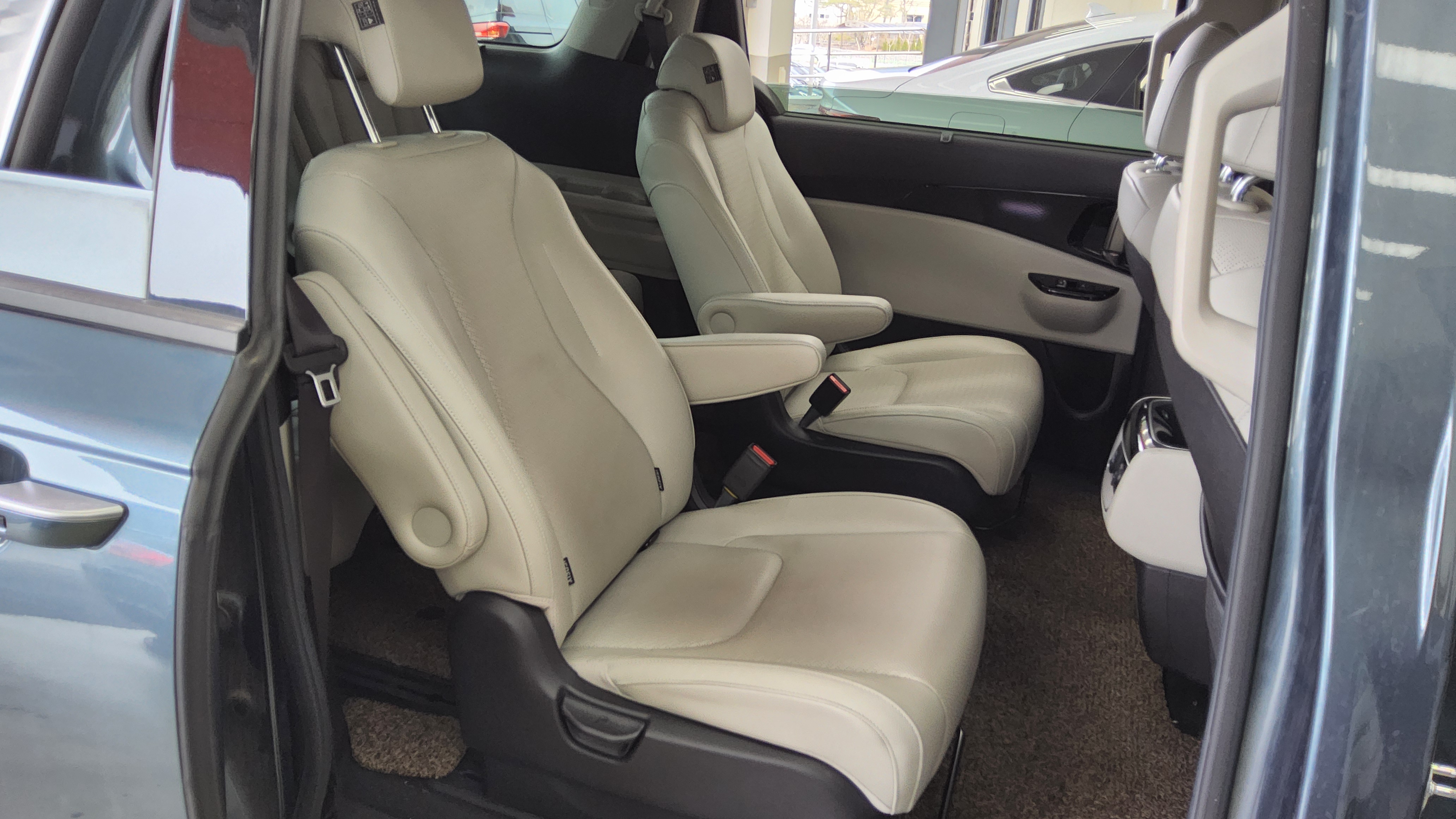 Kia SEDONA 2021 - Image 12