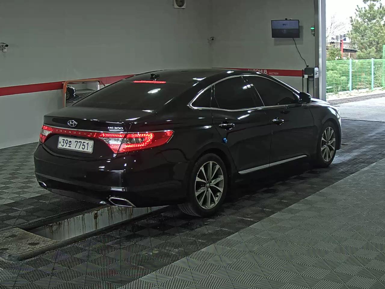Hyundai Grandeur 2017 - Image 4