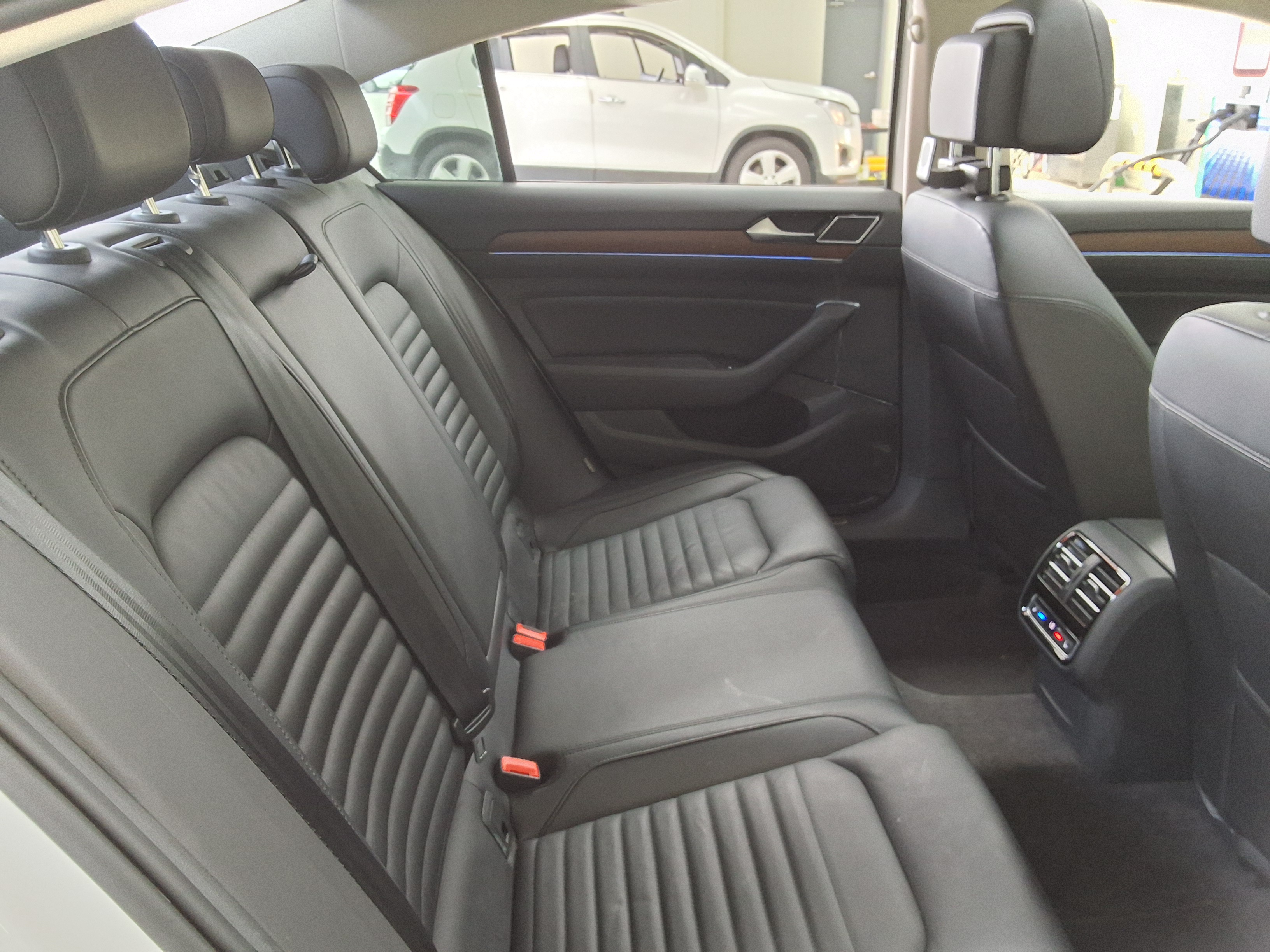 VOLKSWAGEN 파사트 - 12