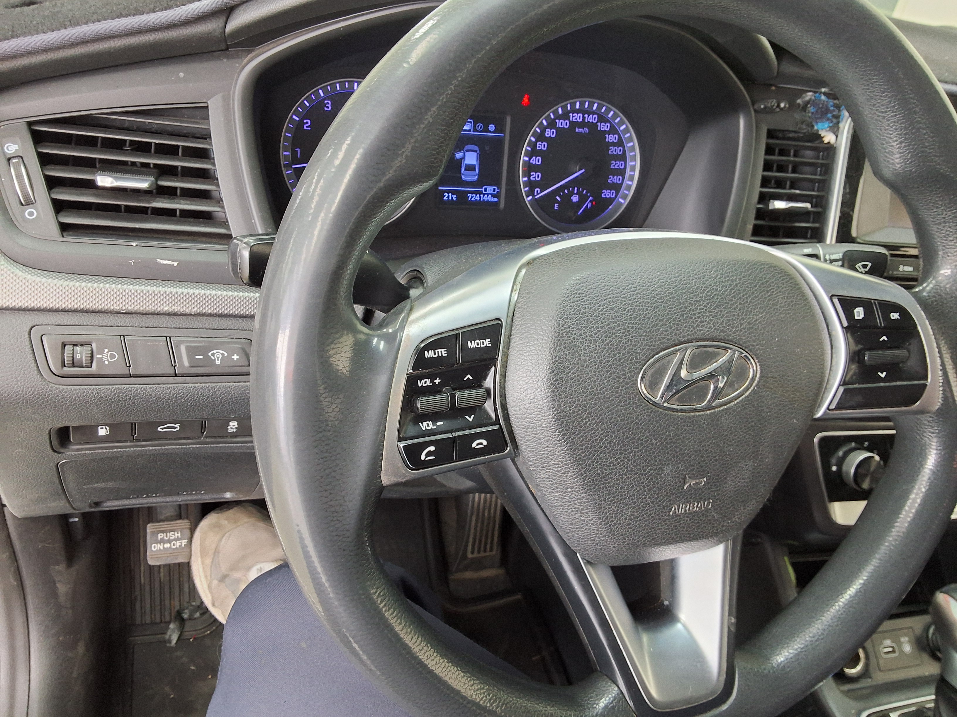 Hyundai Sonata - 16