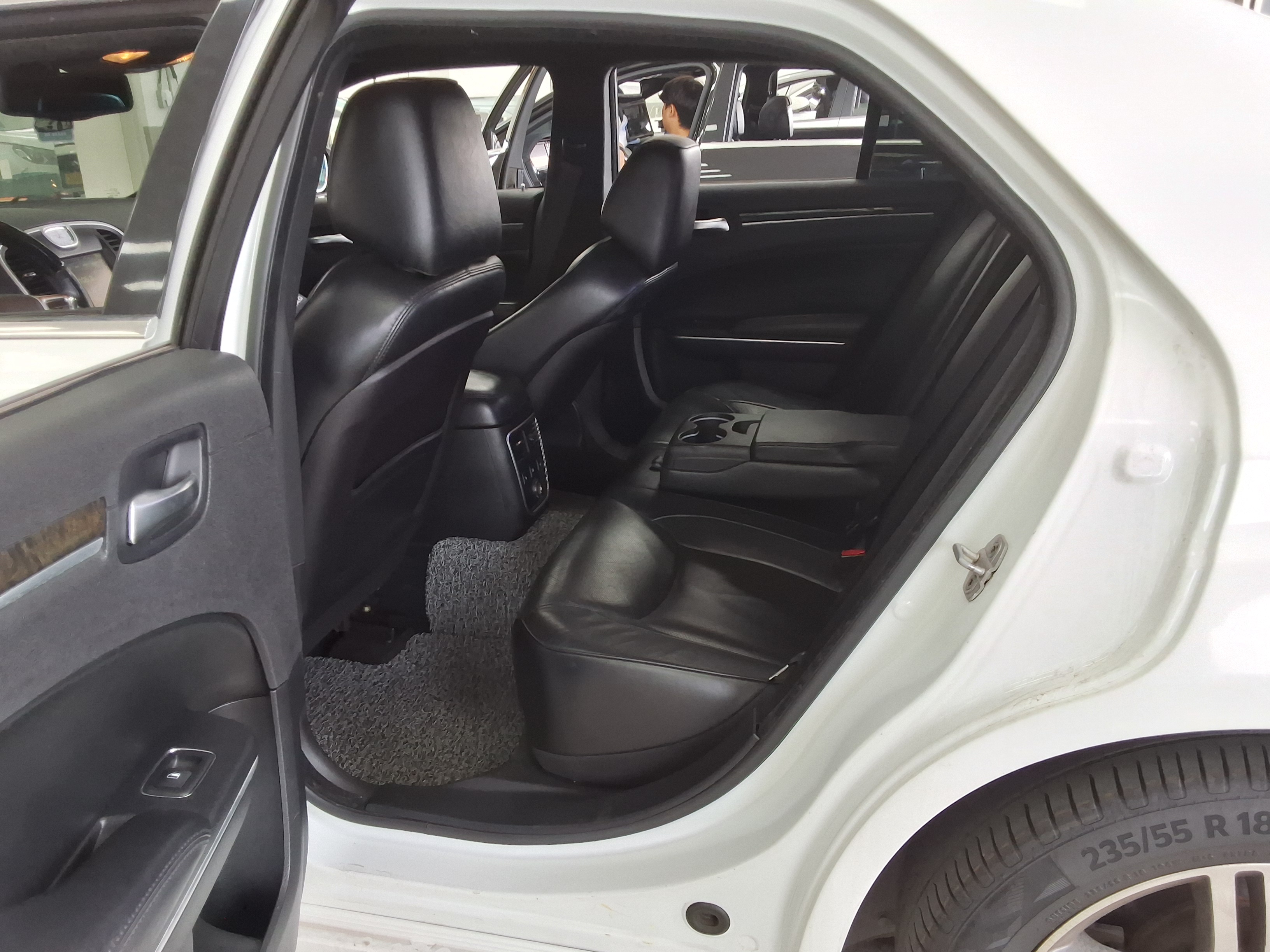 CHRYSLER 300C - 11
