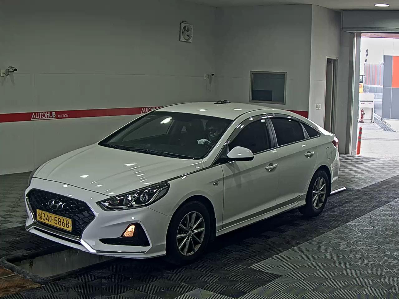 Hyundai Sonata - 1