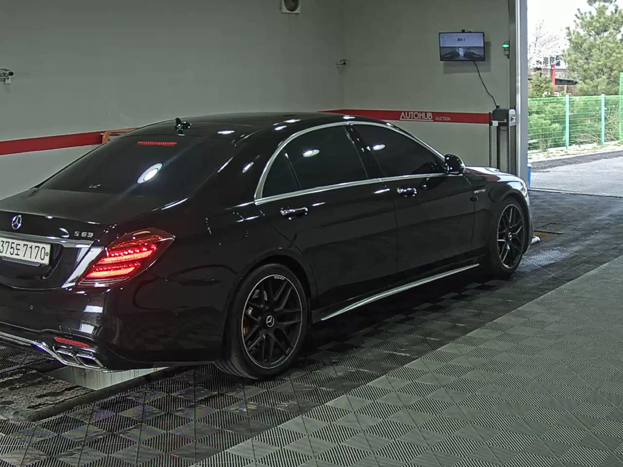 Mercedes-Benz AMG - 4