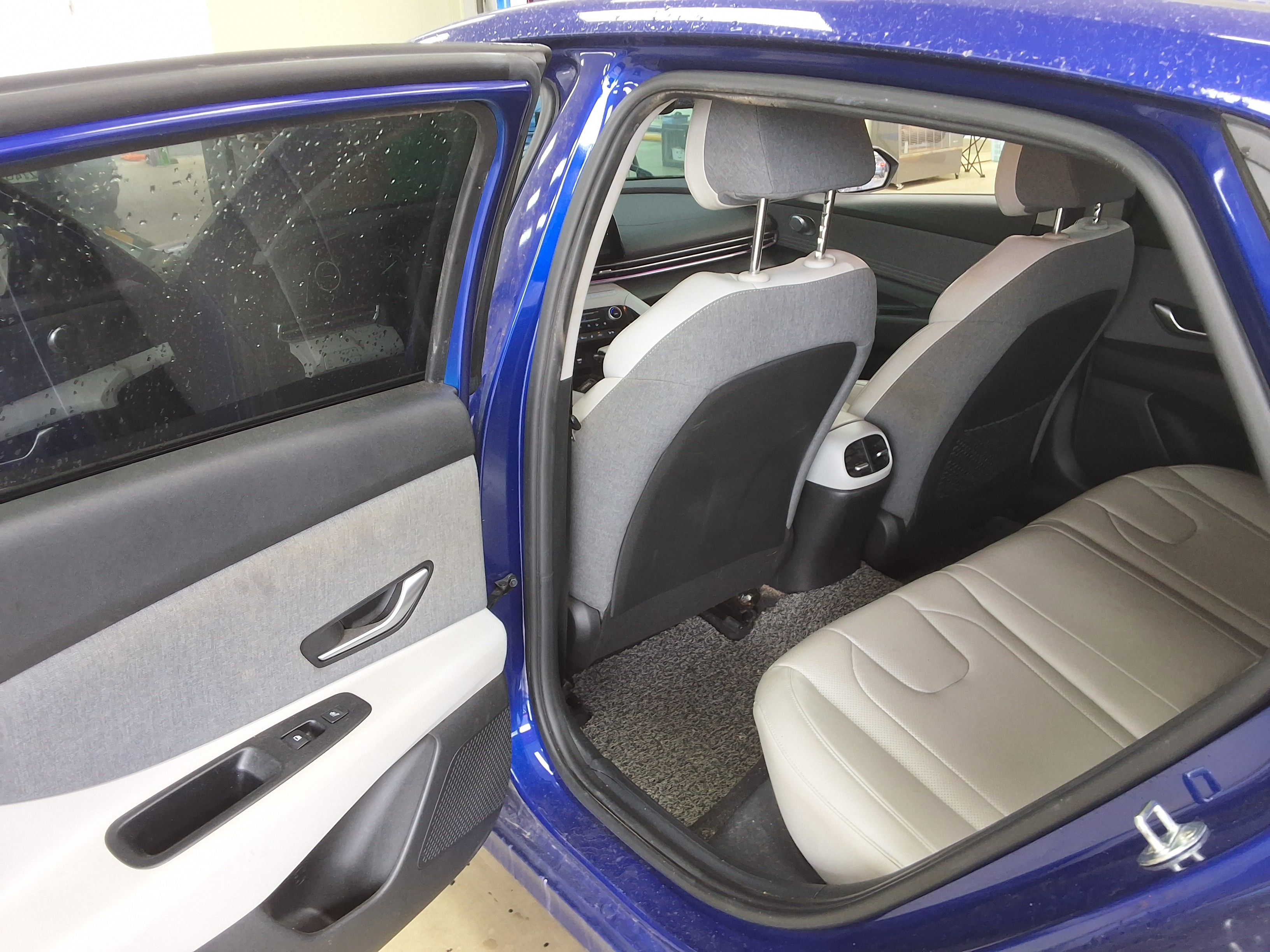 Hyundai Elantra - 11
