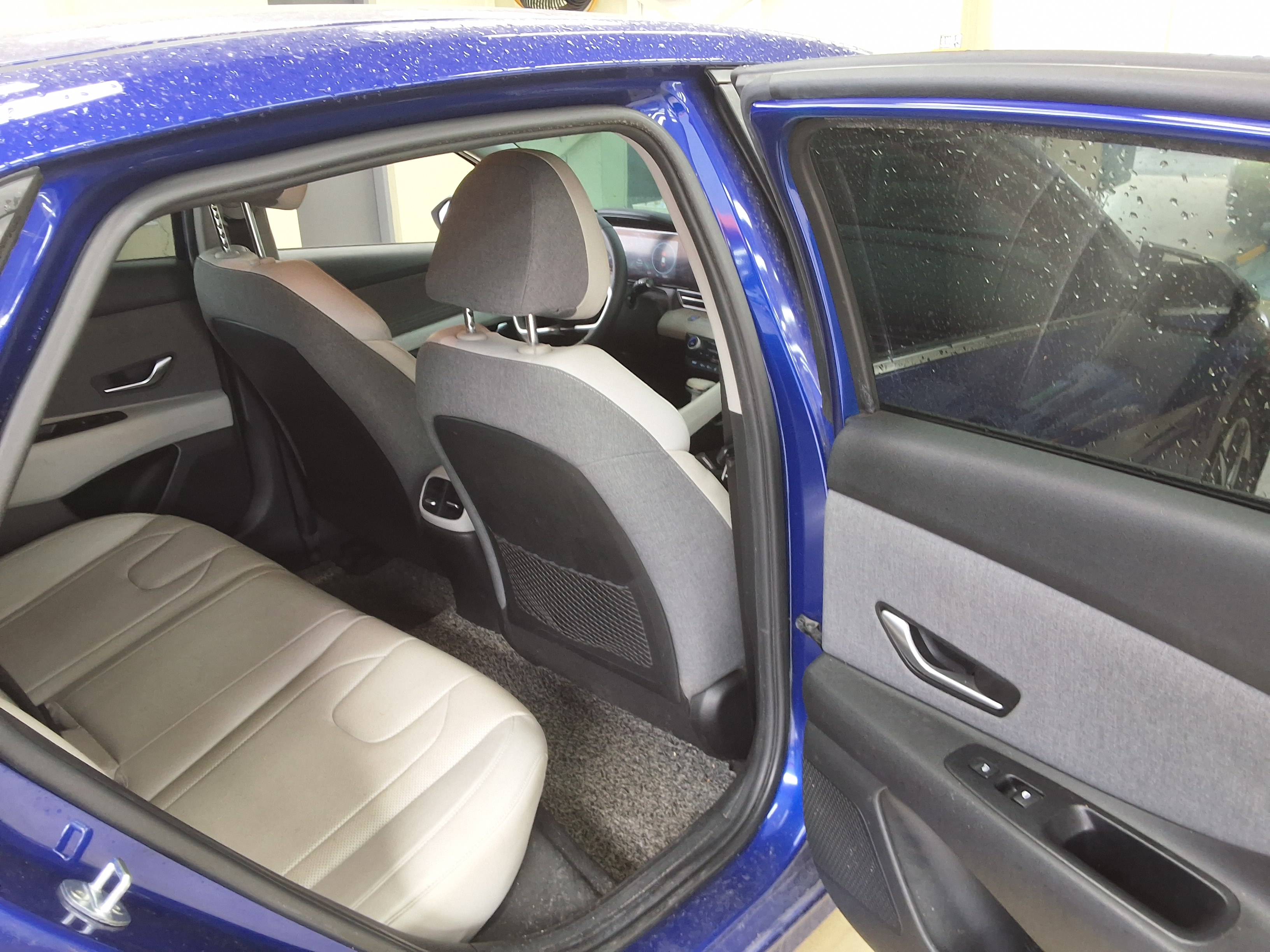 Hyundai Elantra - 12