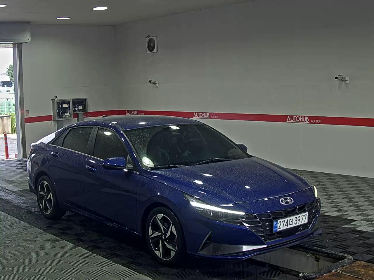 Hyundai Elantra - 2