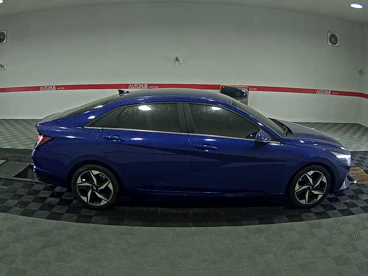 Hyundai Elantra - 3