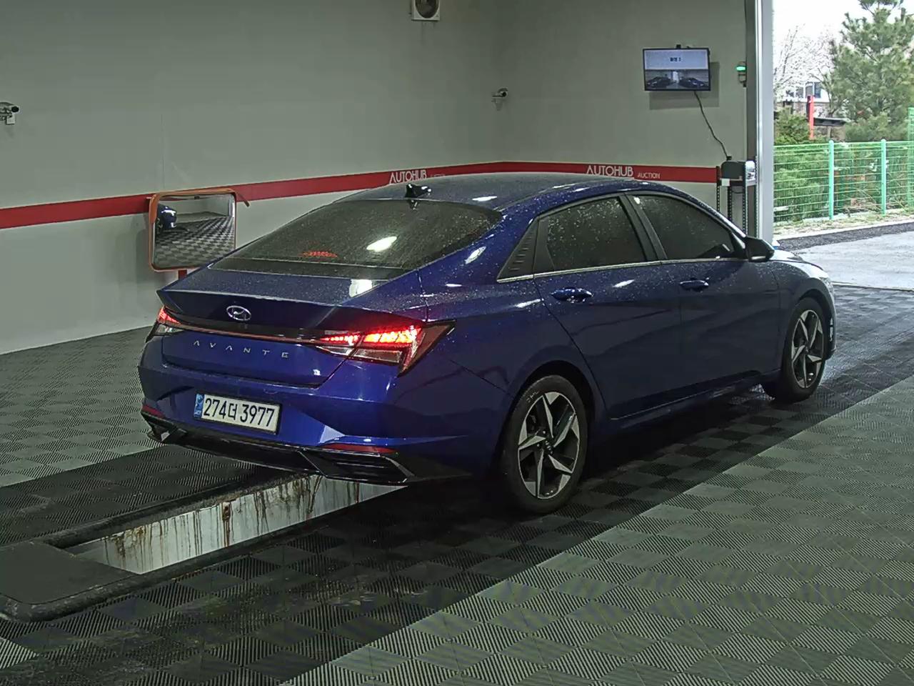 Hyundai Elantra - 4
