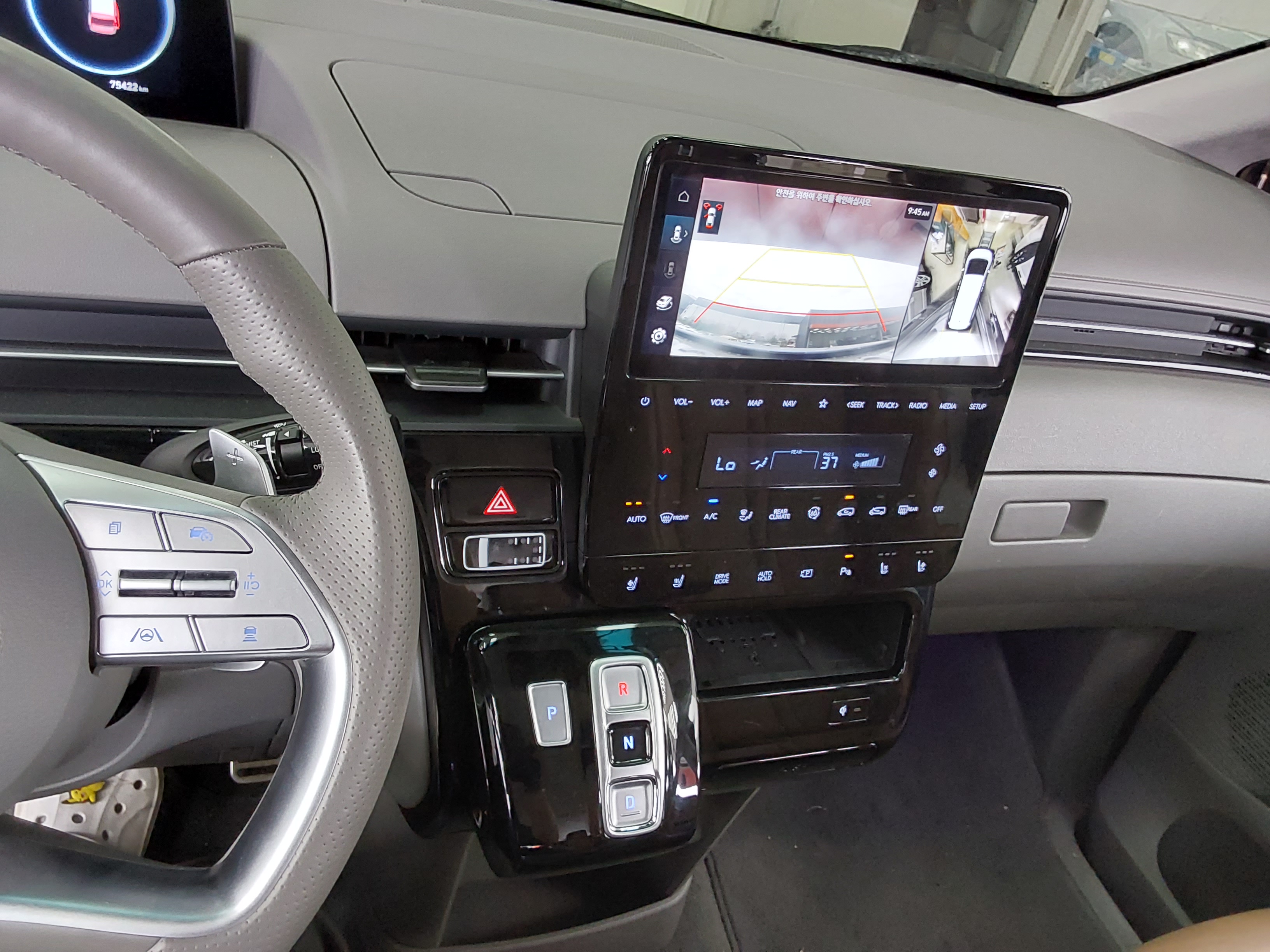 Hyundai Staria 2023 - Image 16