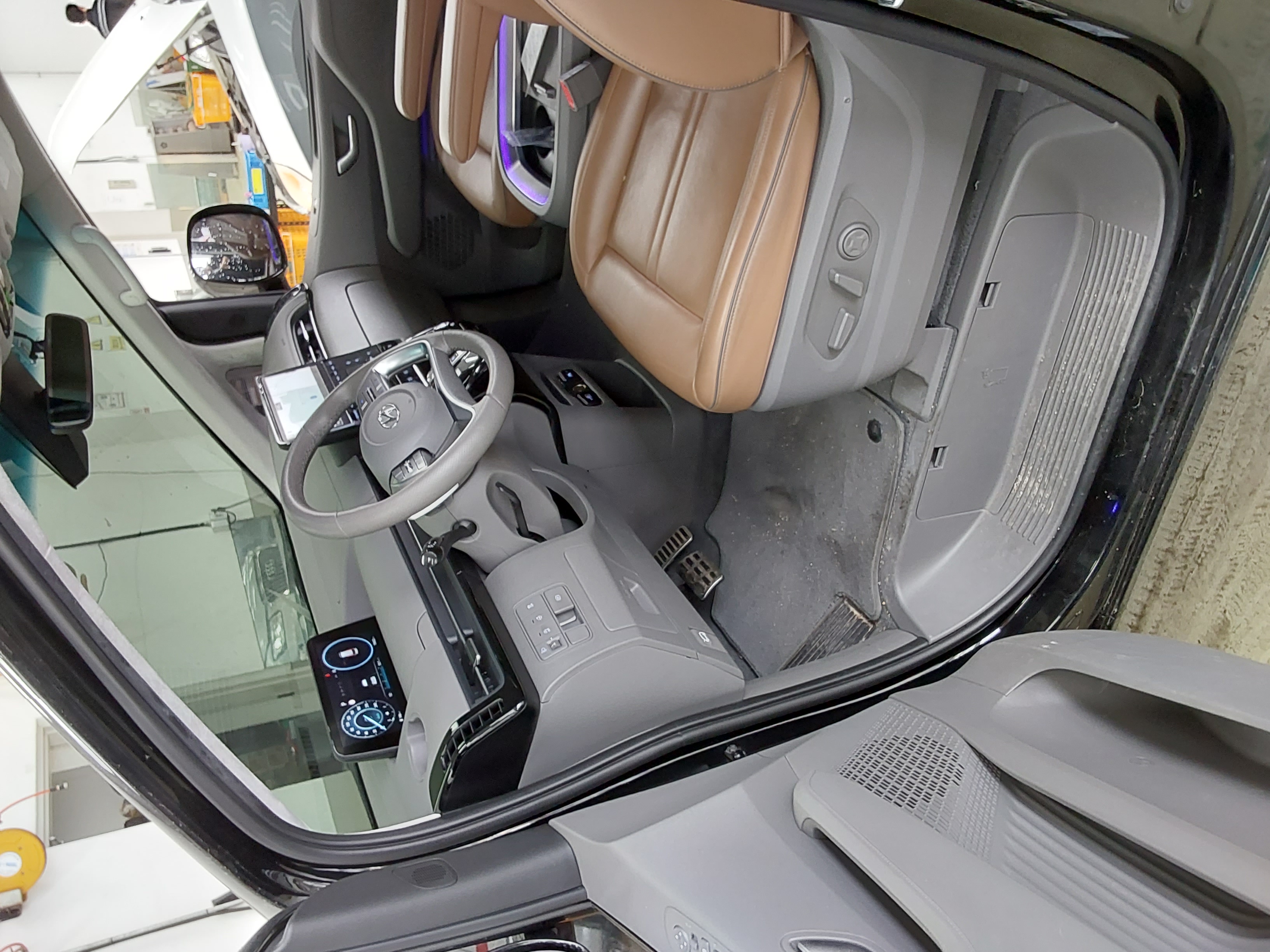 Hyundai Staria 2023 - Image 9