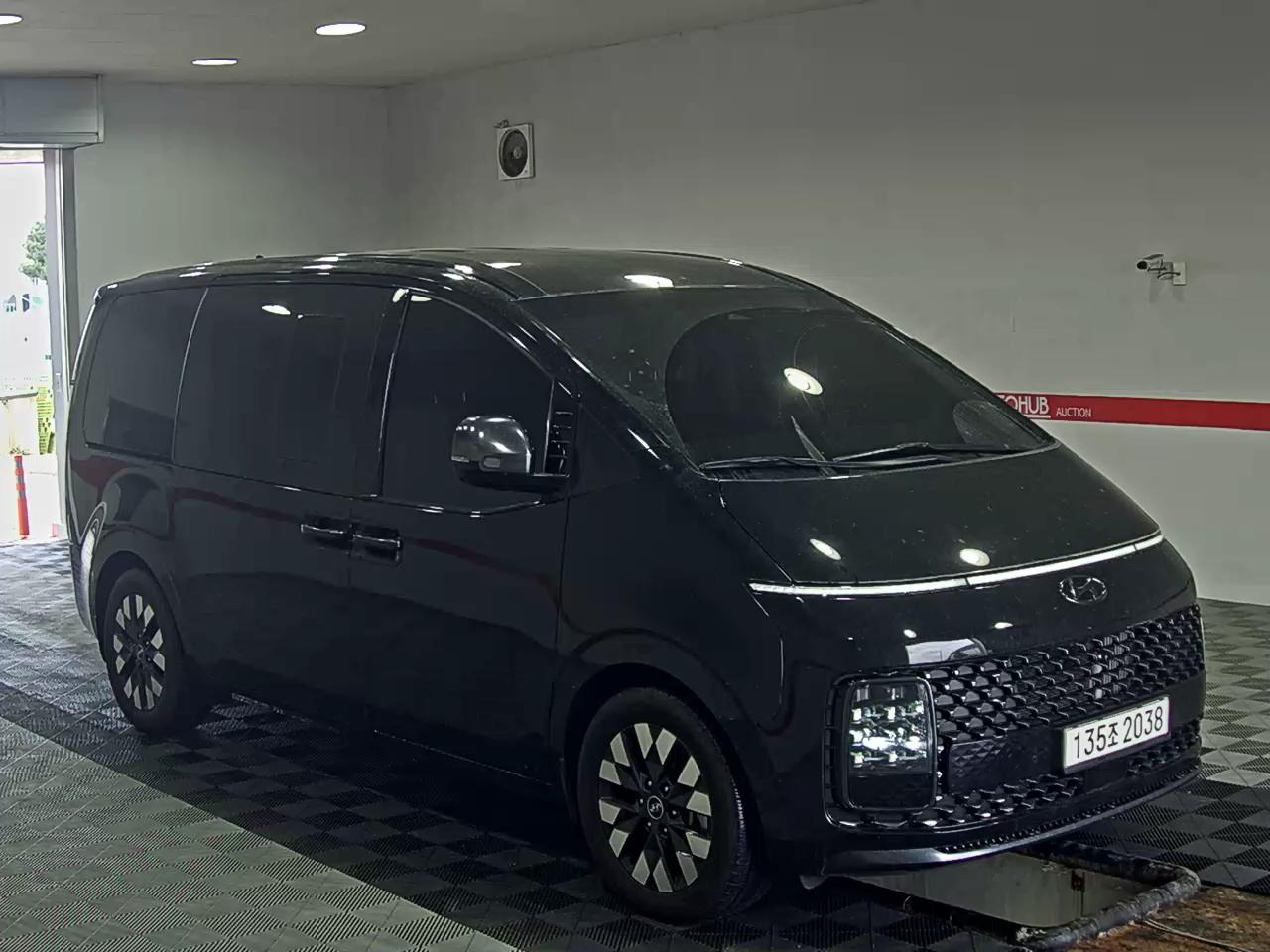 Hyundai Staria 2023 - Image 2