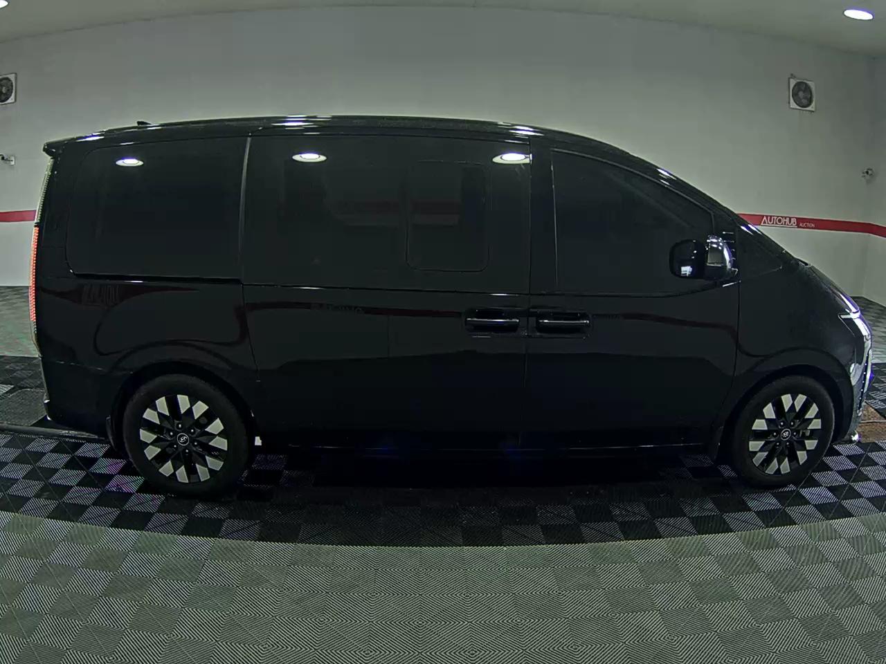 Hyundai Staria 2023 - Image 3
