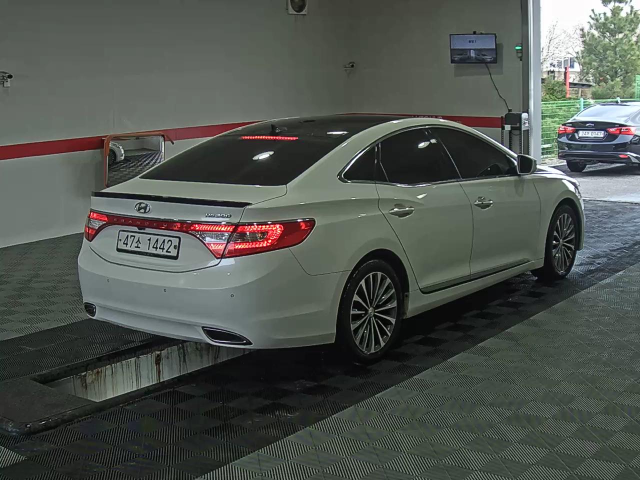 Hyundai Grandeur 2014 - Image 4