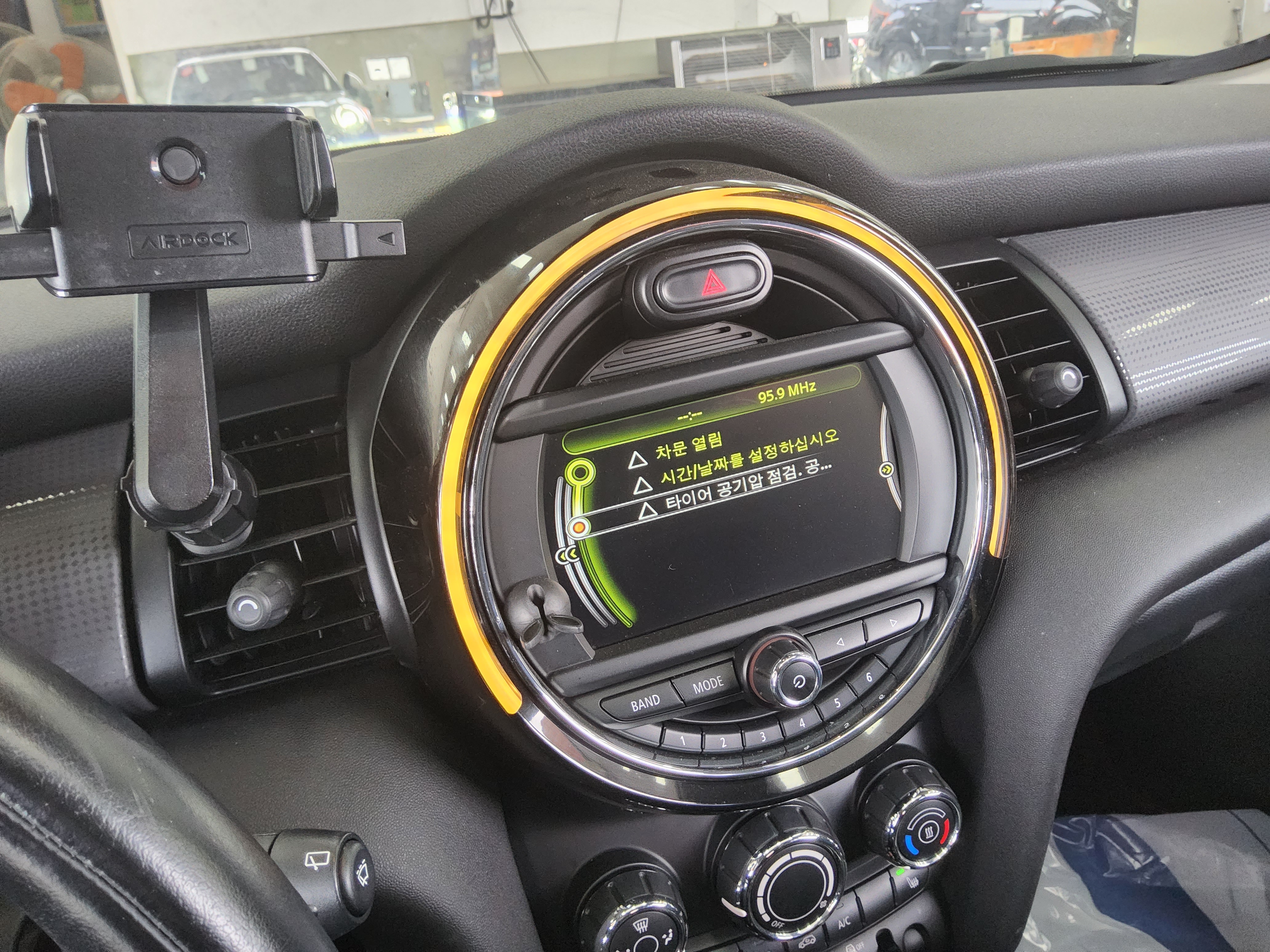 BMW MINI 2016 - Image 14