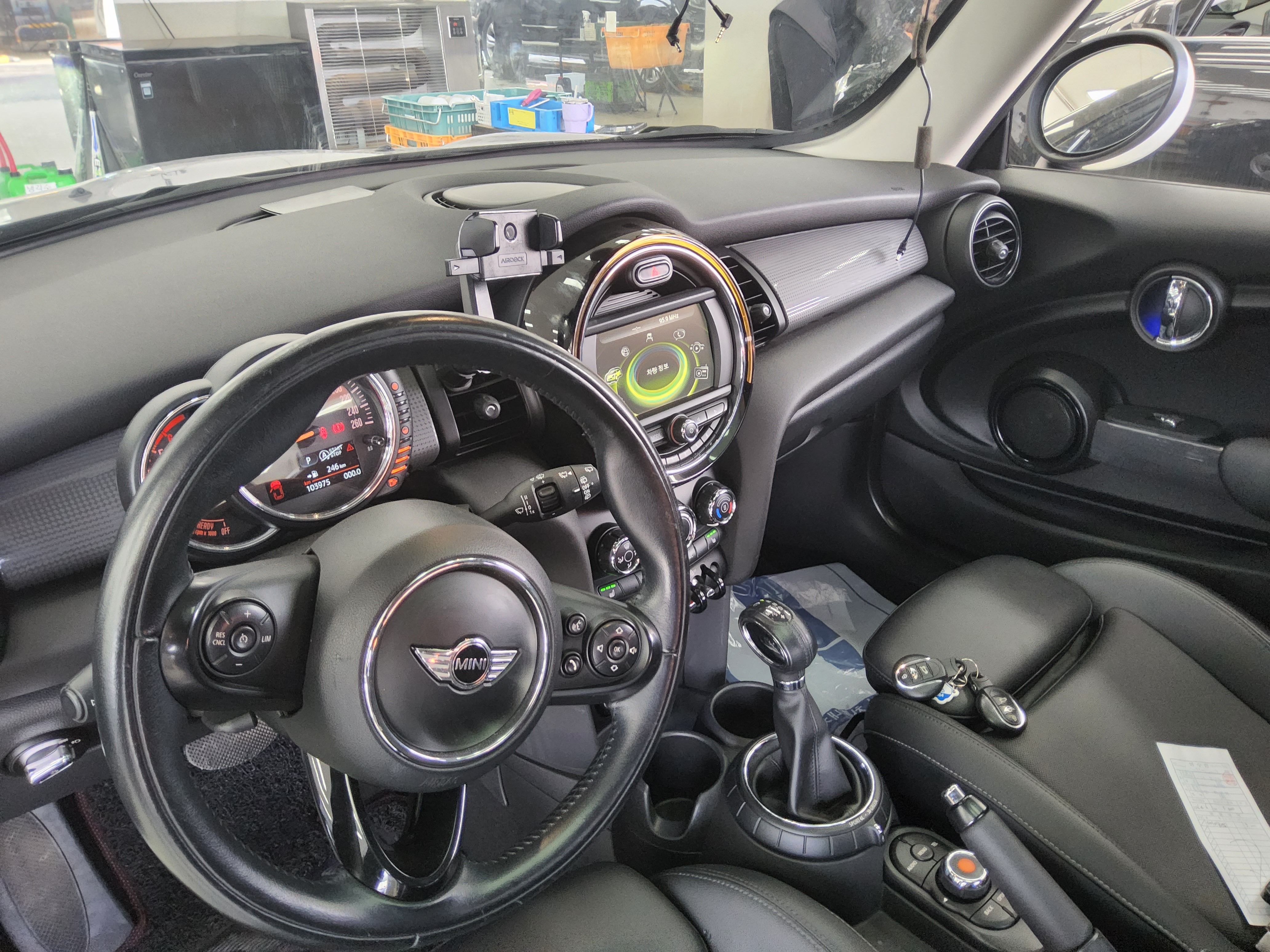 BMW MINI 2016 - Image 10