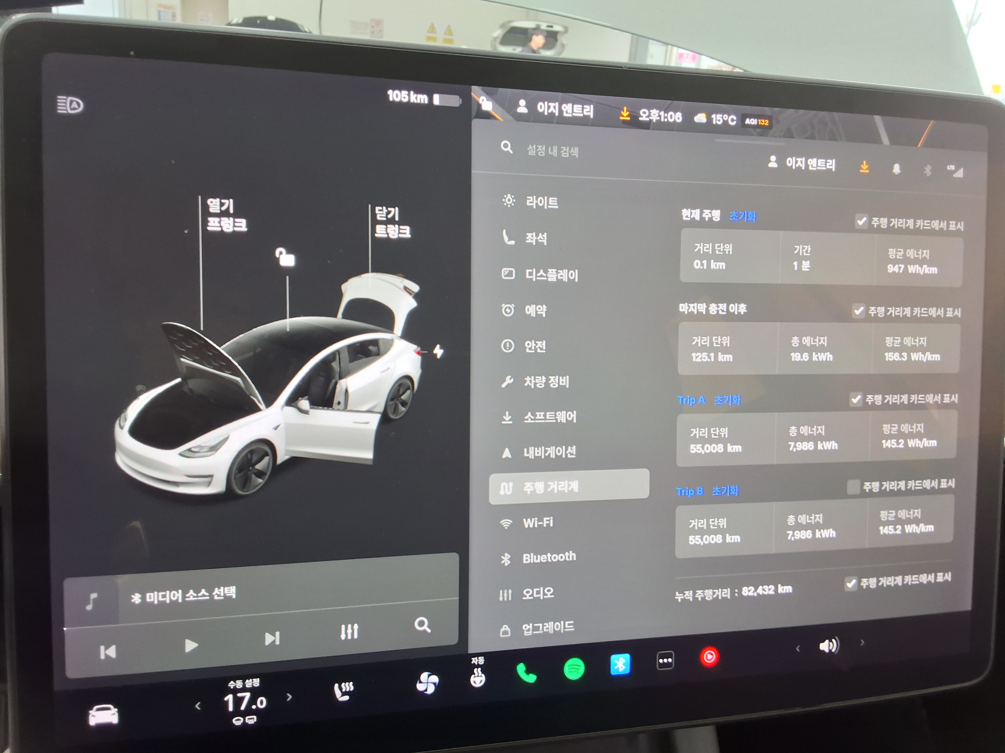 TESLA Model 3 - 8