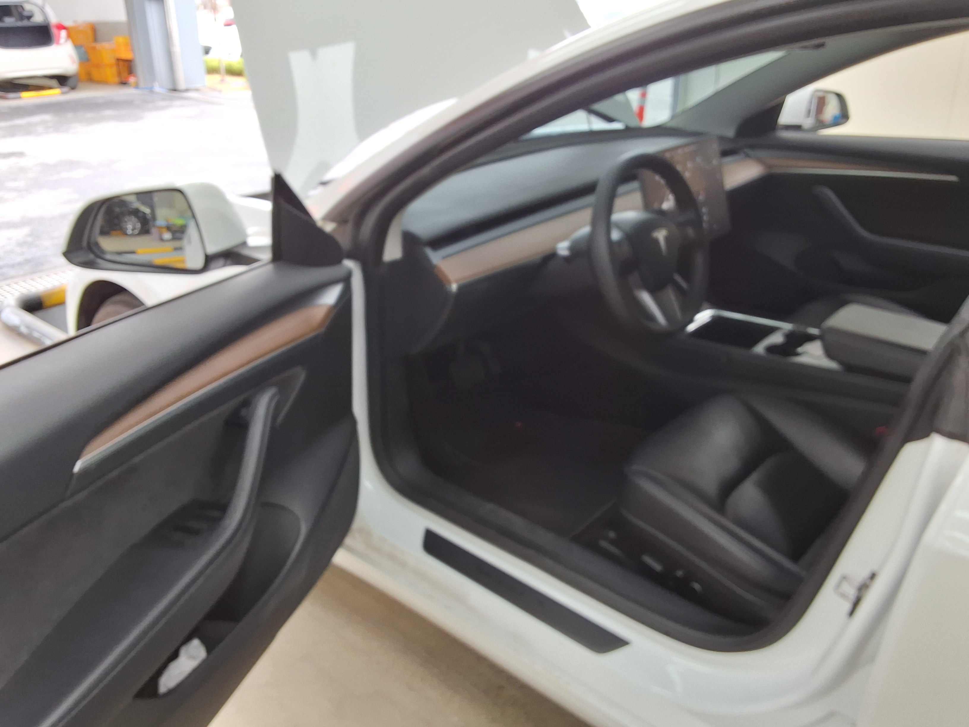 TESLA Model 3 - 9