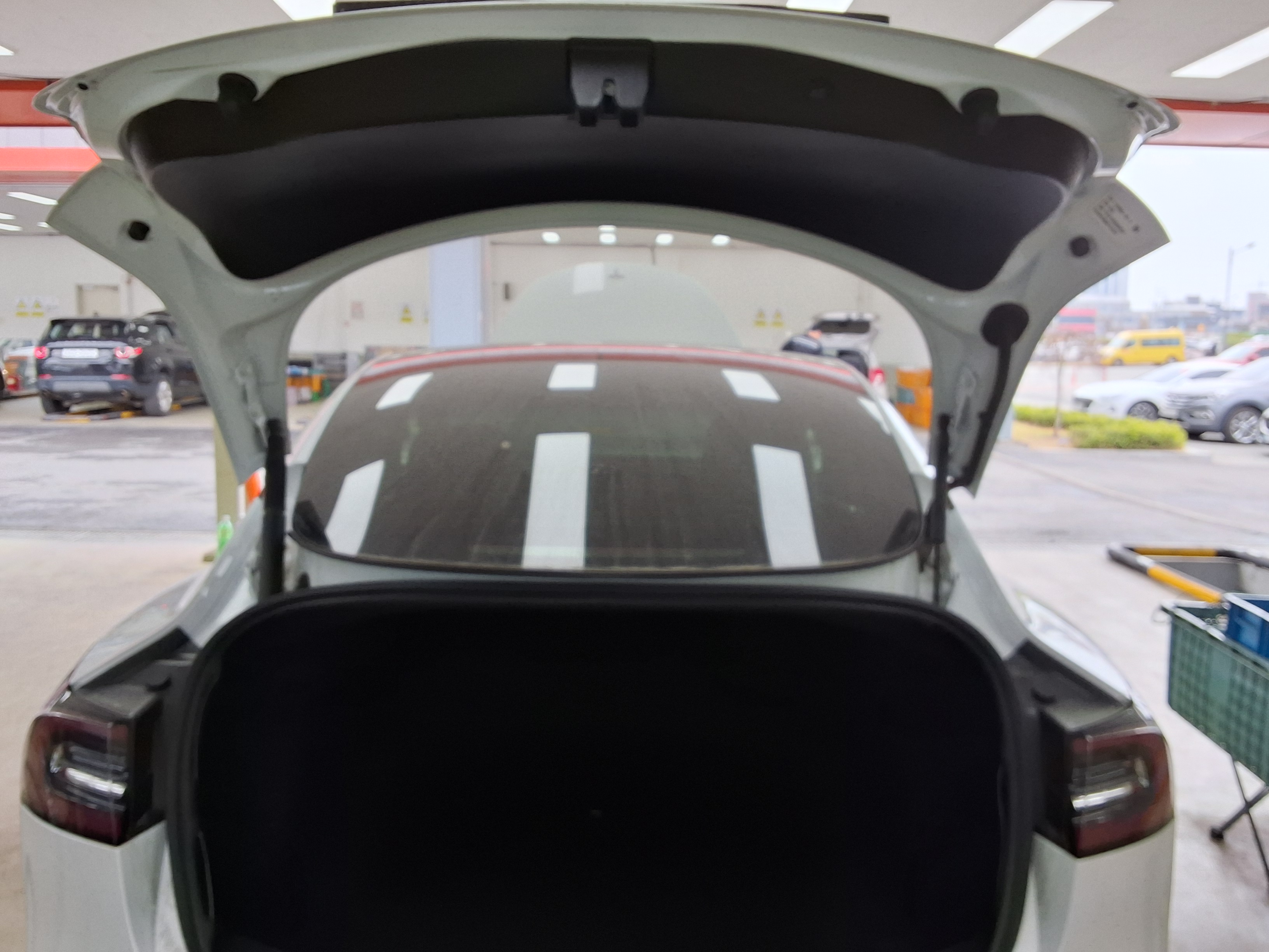 TESLA Model 3 - 14