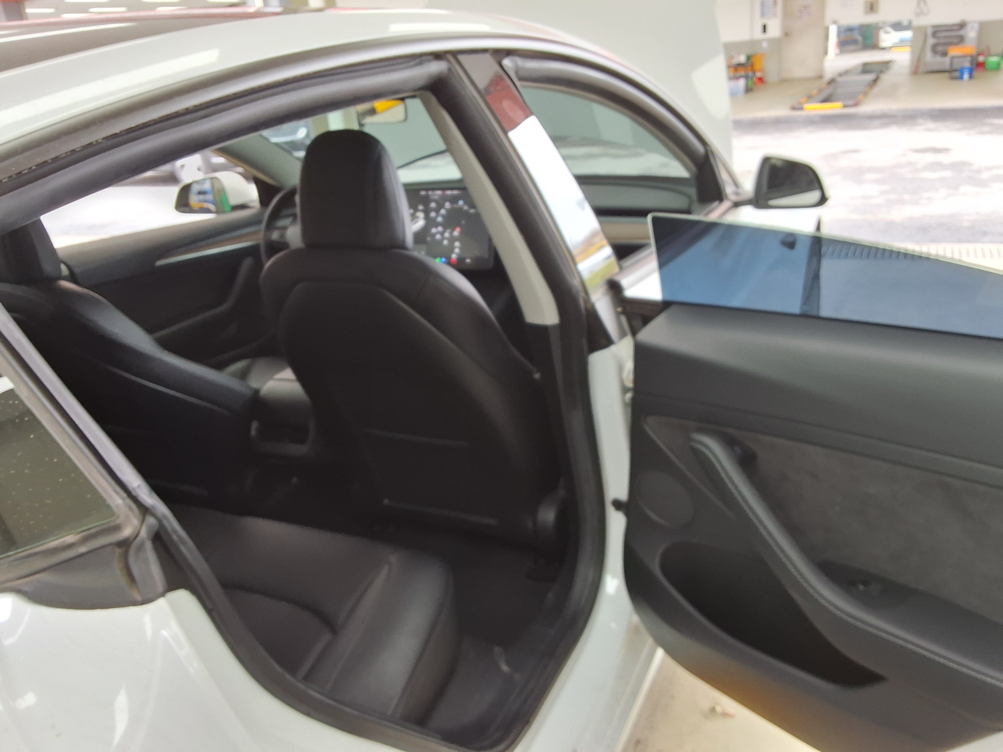 TESLA Model 3 - 12