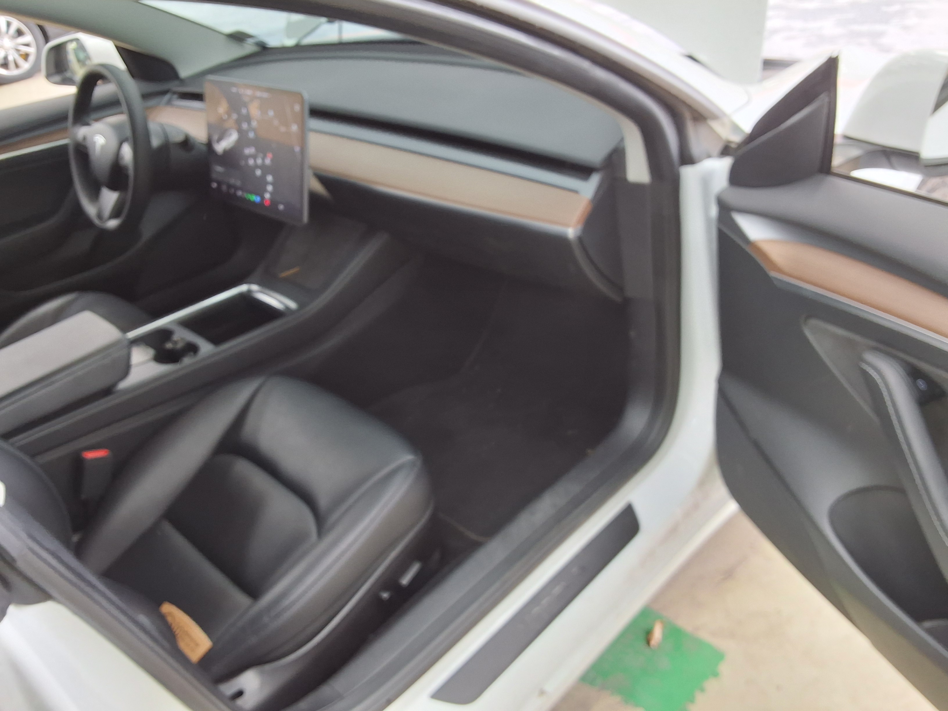 TESLA Model 3 - 13