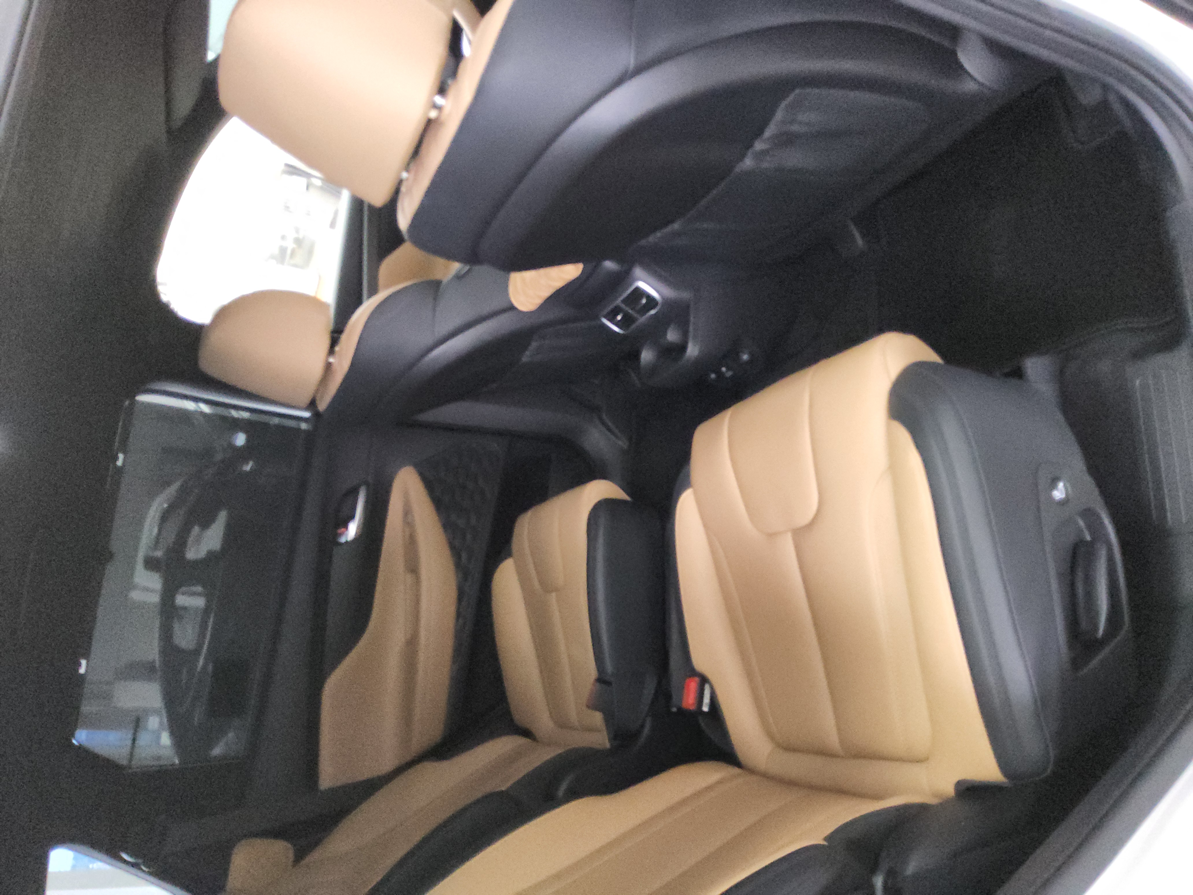 Hyundai Santa Fe 2023 - Image 12