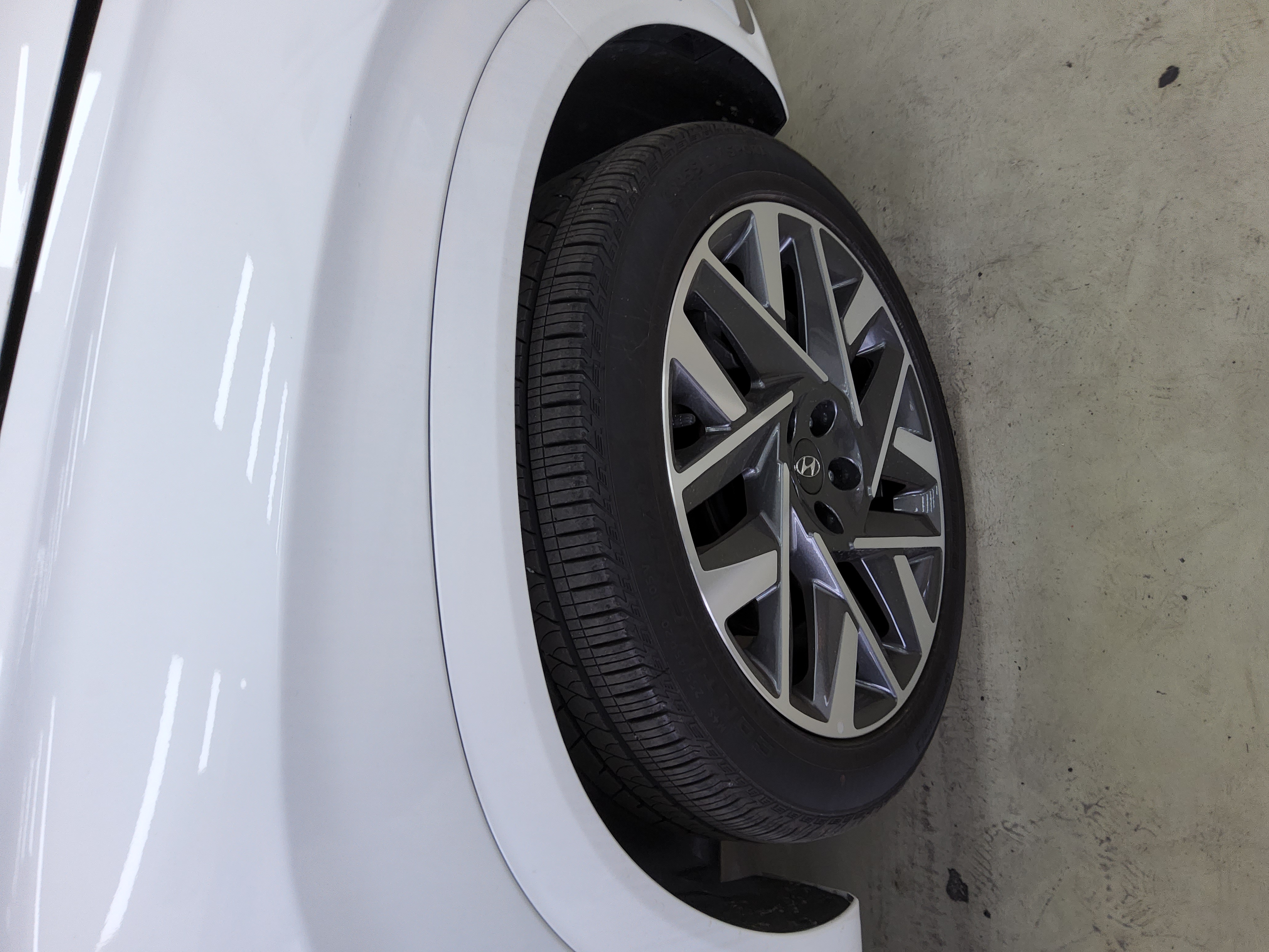 Hyundai Santa Fe 2023 - Image 20