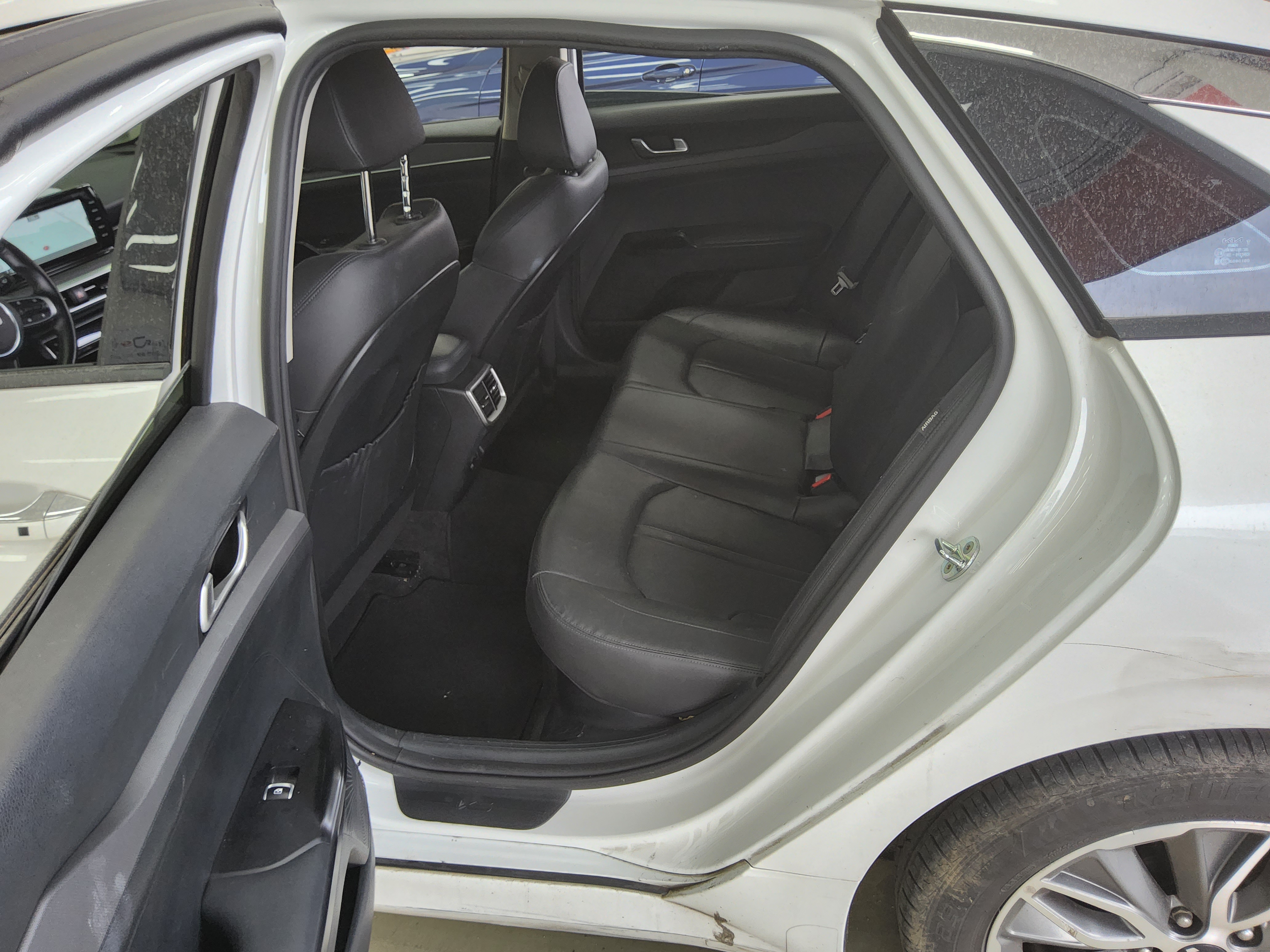 Kia K5 2023 - Image 11