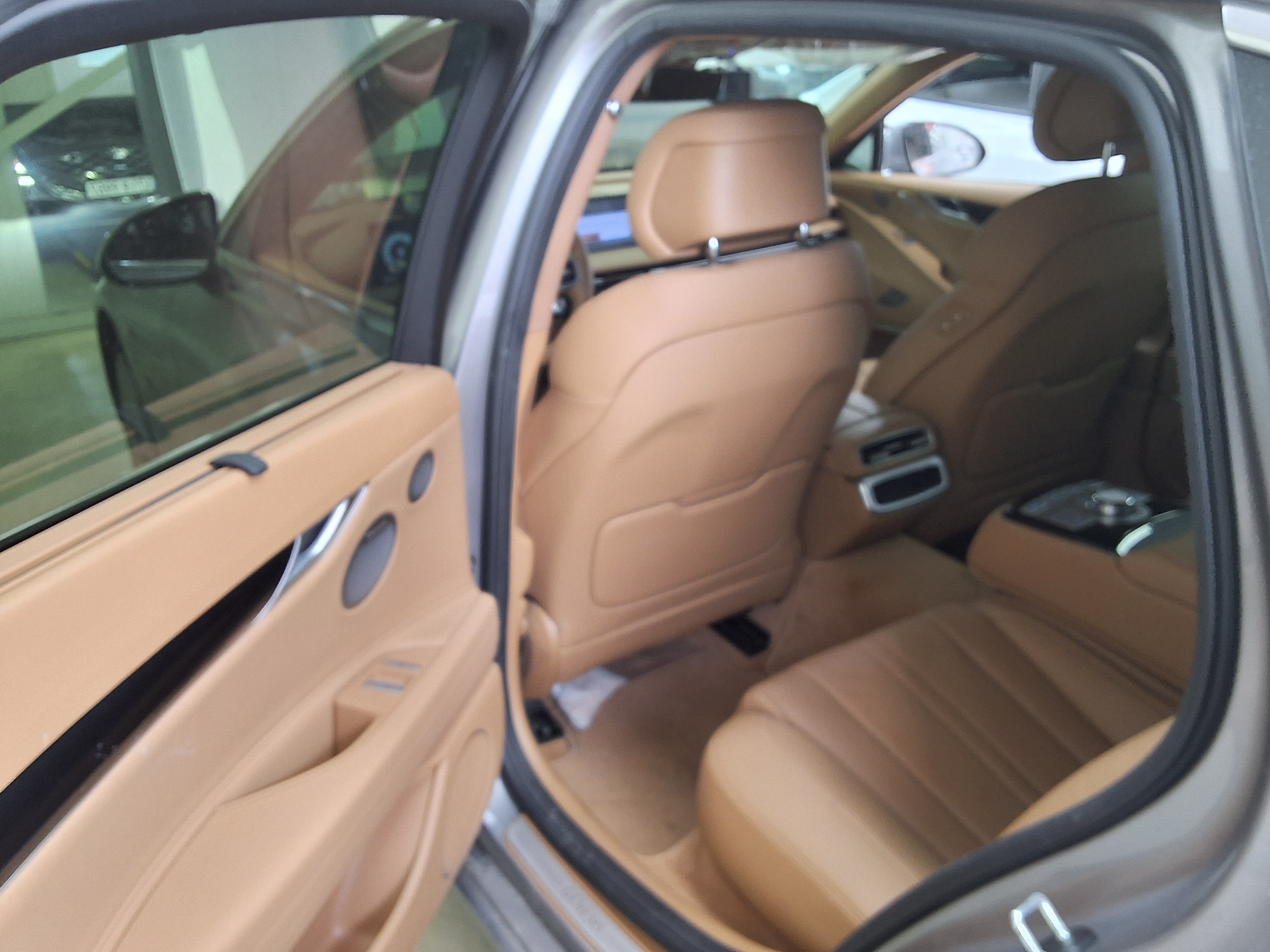 Hyundai Genesis 2025 - Image 11