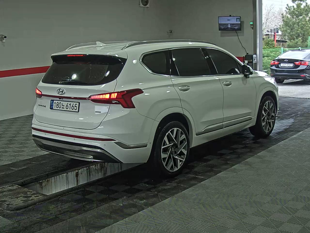Hyundai Santa Fe 2023 - Image 4