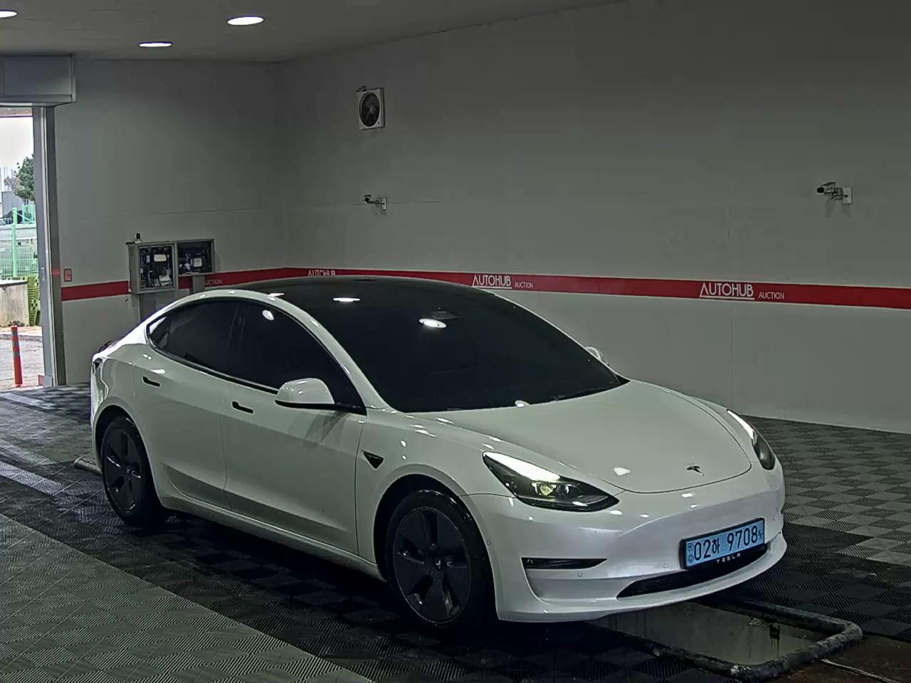 TESLA Model 3 - 2