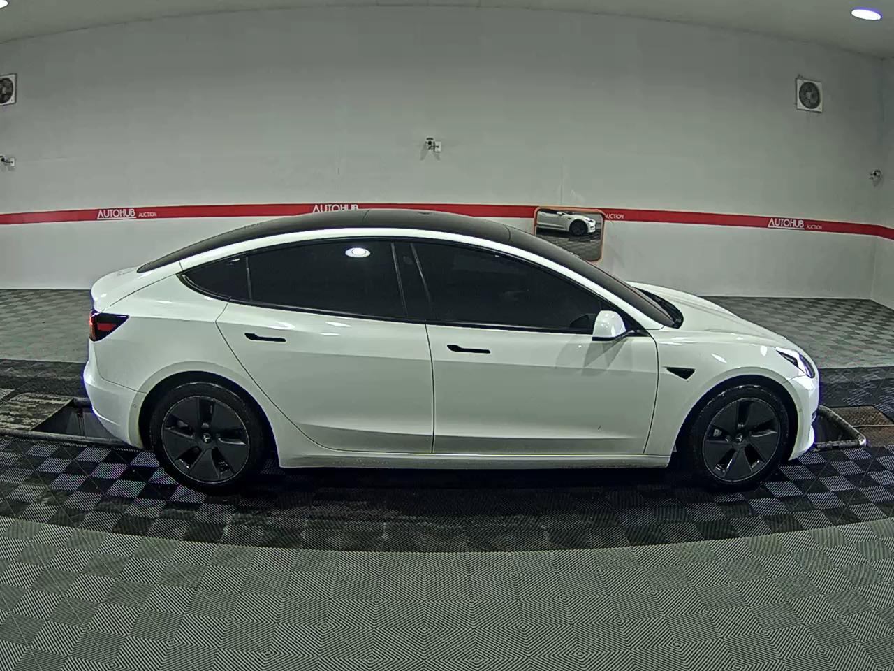 TESLA Model 3 - 3