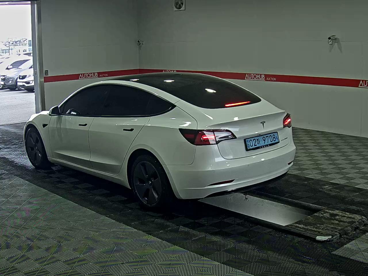 TESLA Model 3 - 5