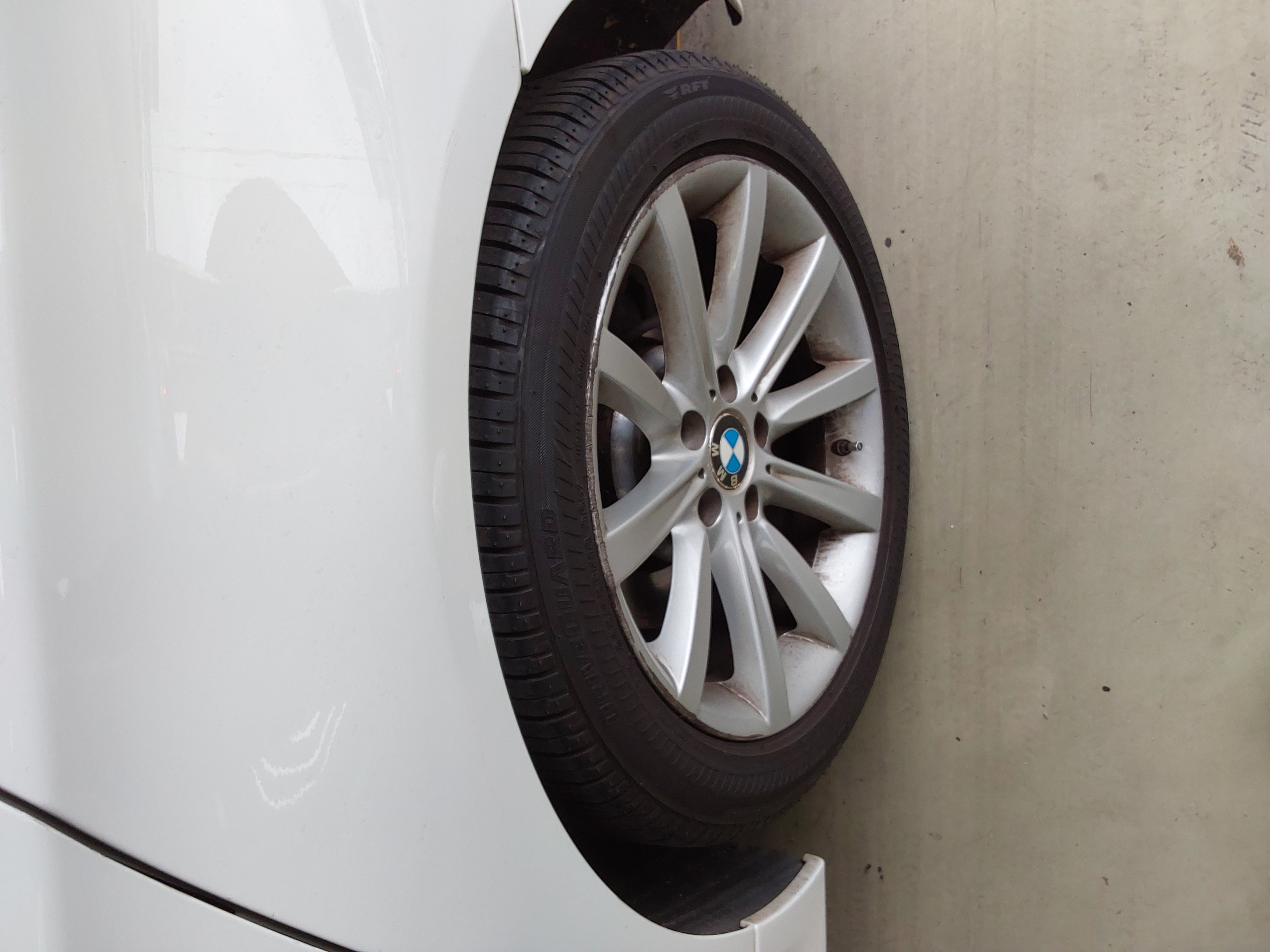BMW 5 Series - 21