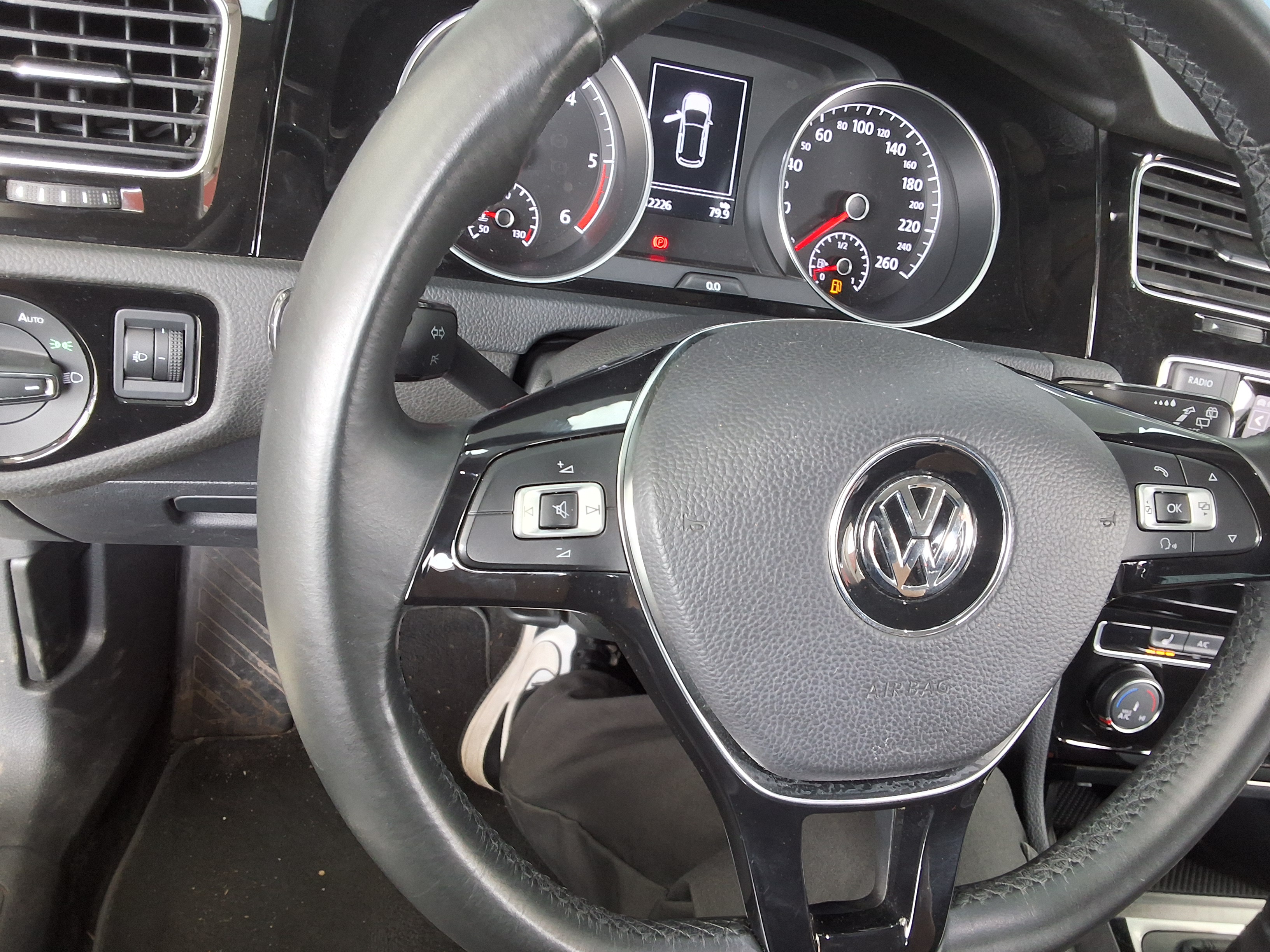 Volkswagen Golf - 21
