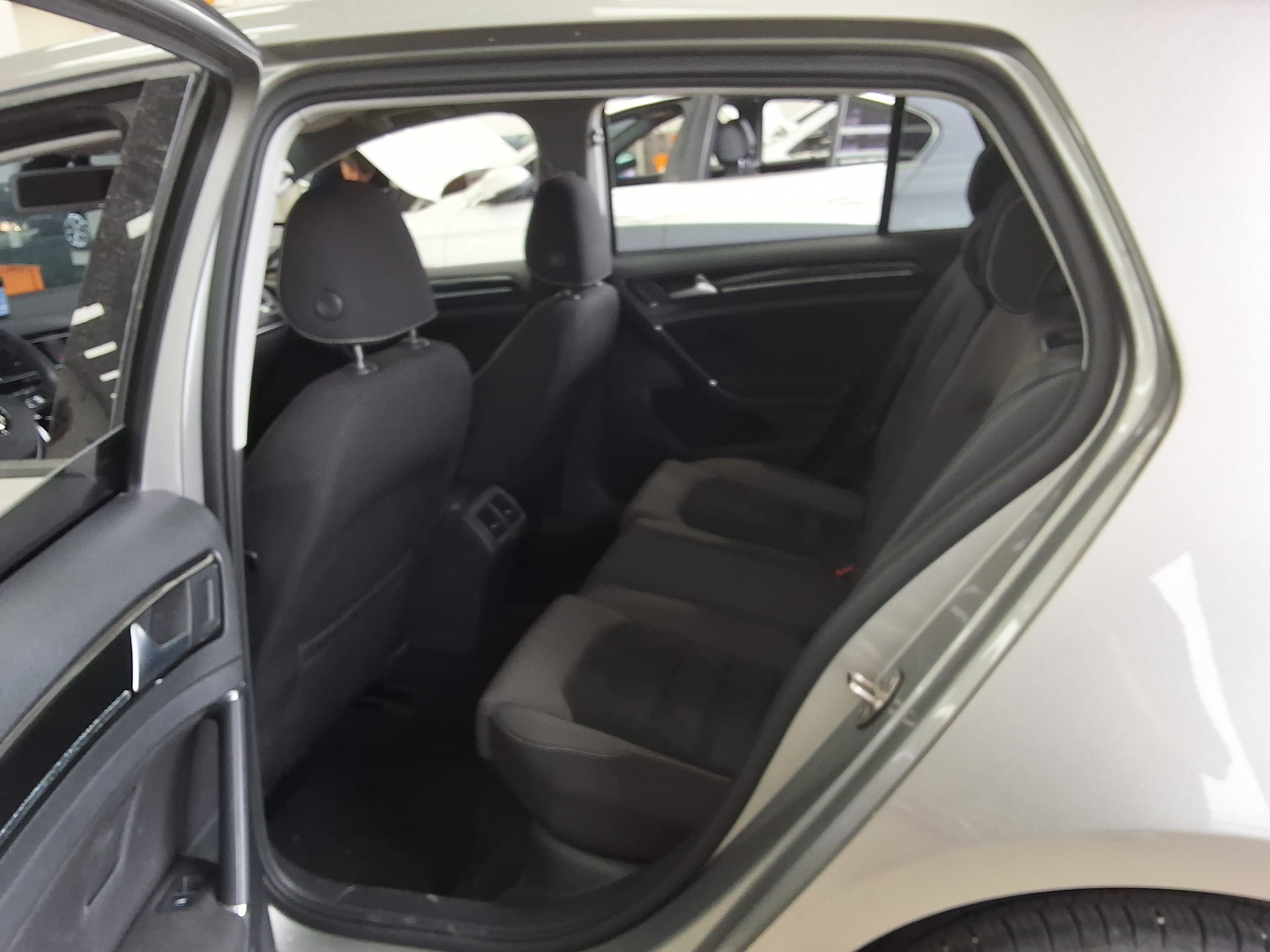 Volkswagen Golf - 11