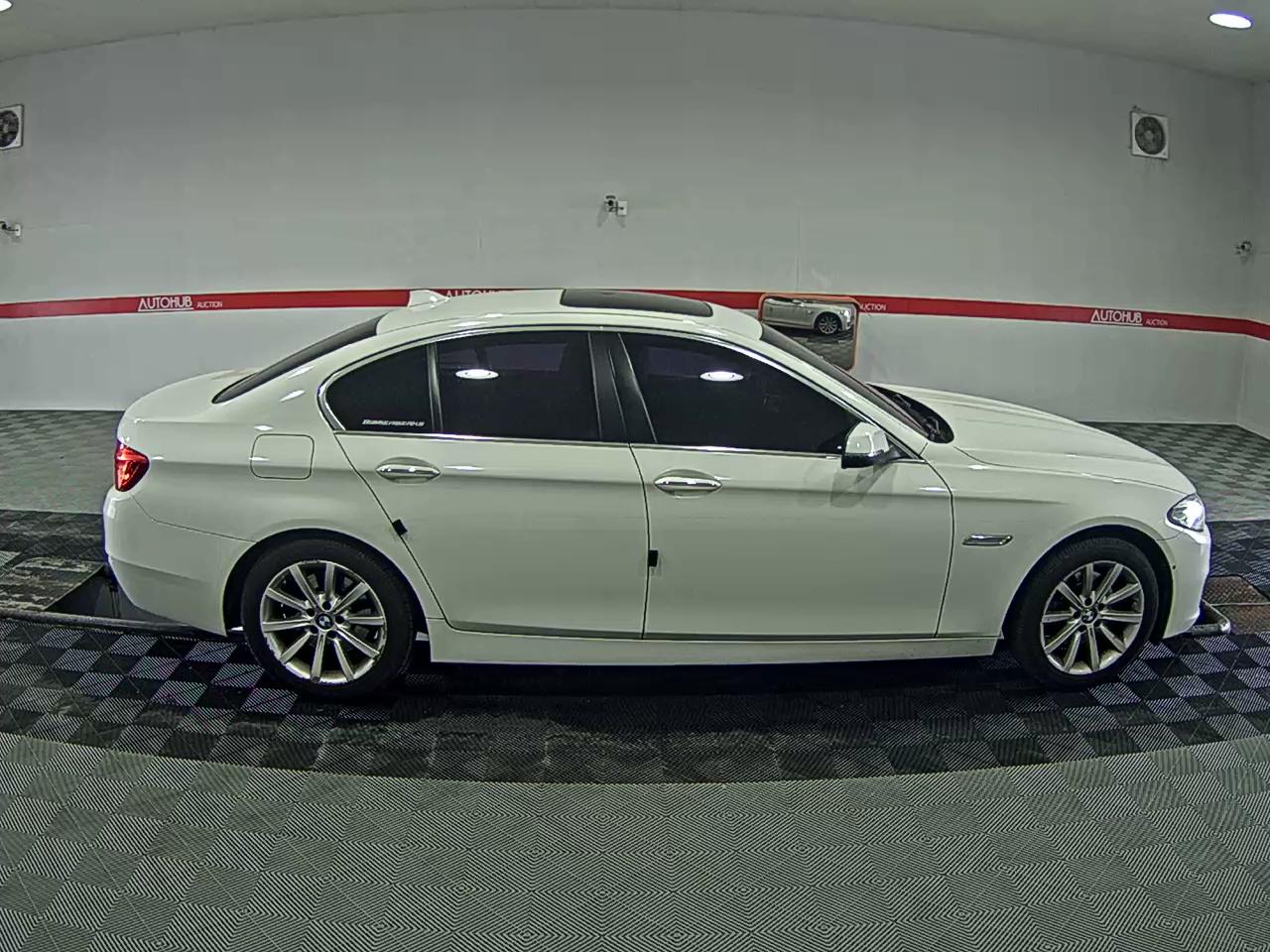 BMW 5 Series - 3