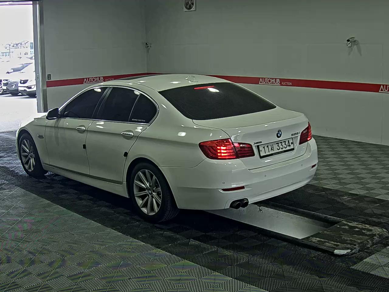 BMW 5 Series - 5