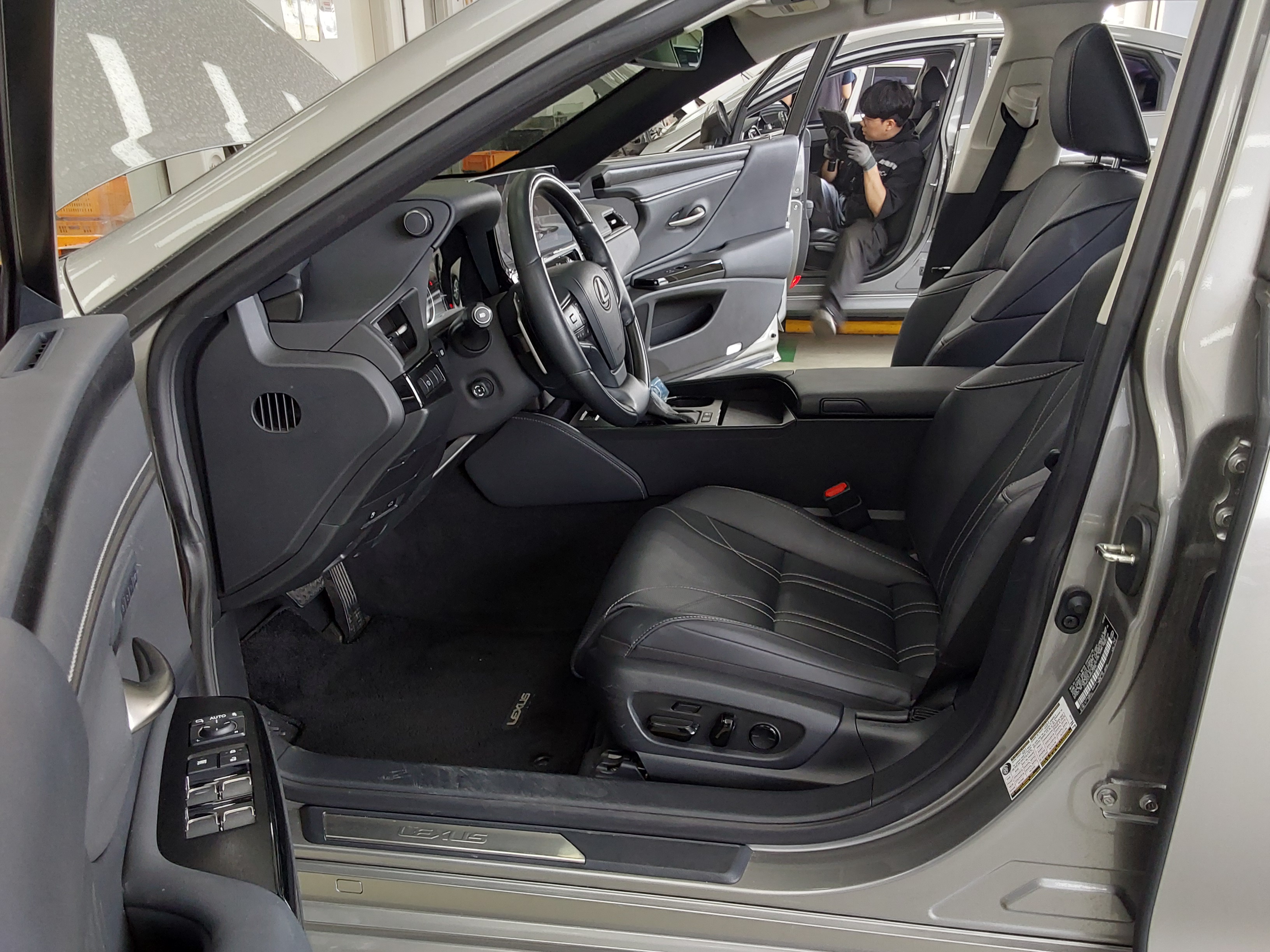 Lexus ES - 9