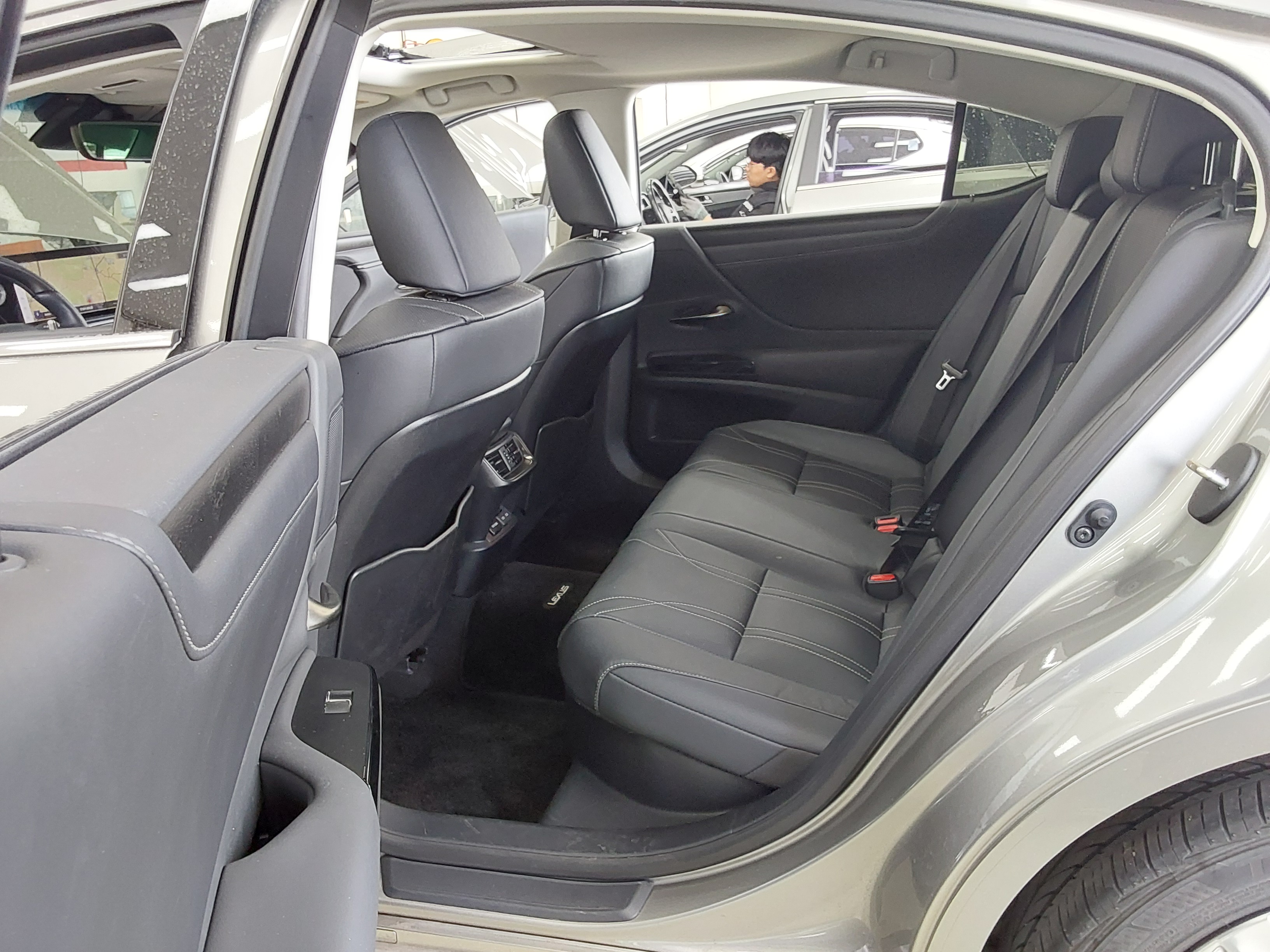 Lexus ES - 11