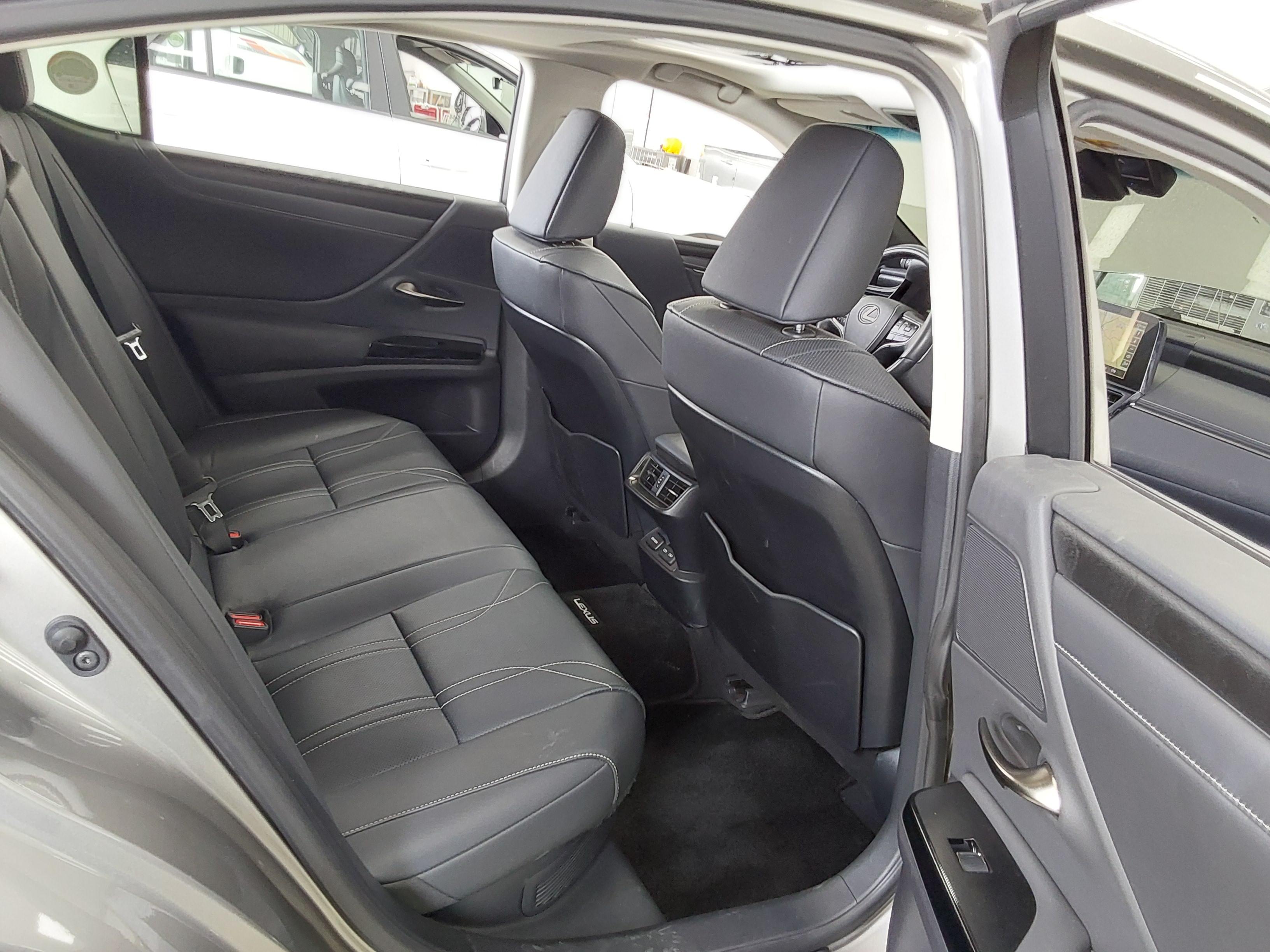Lexus ES - 12