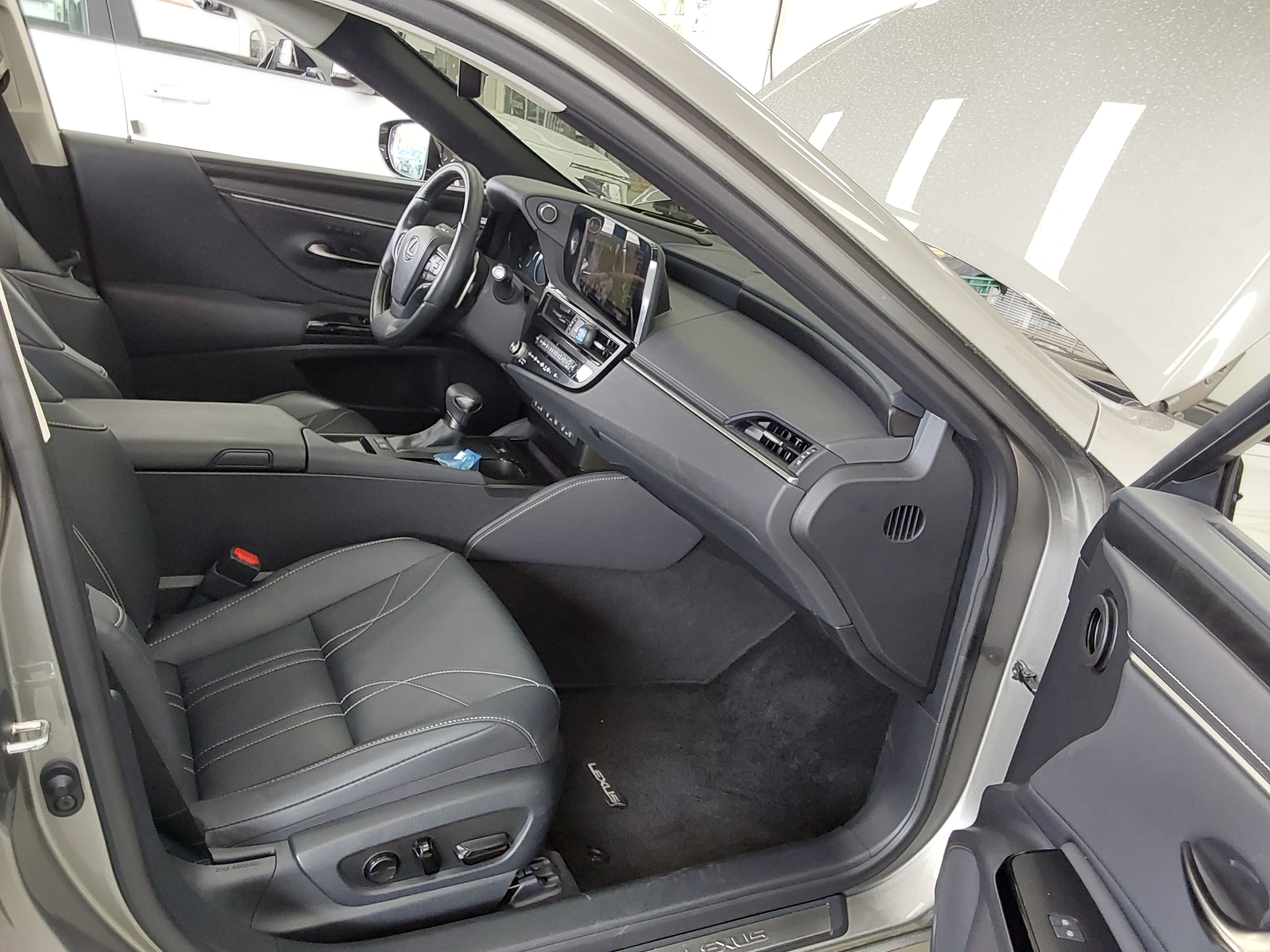 Lexus ES - 13
