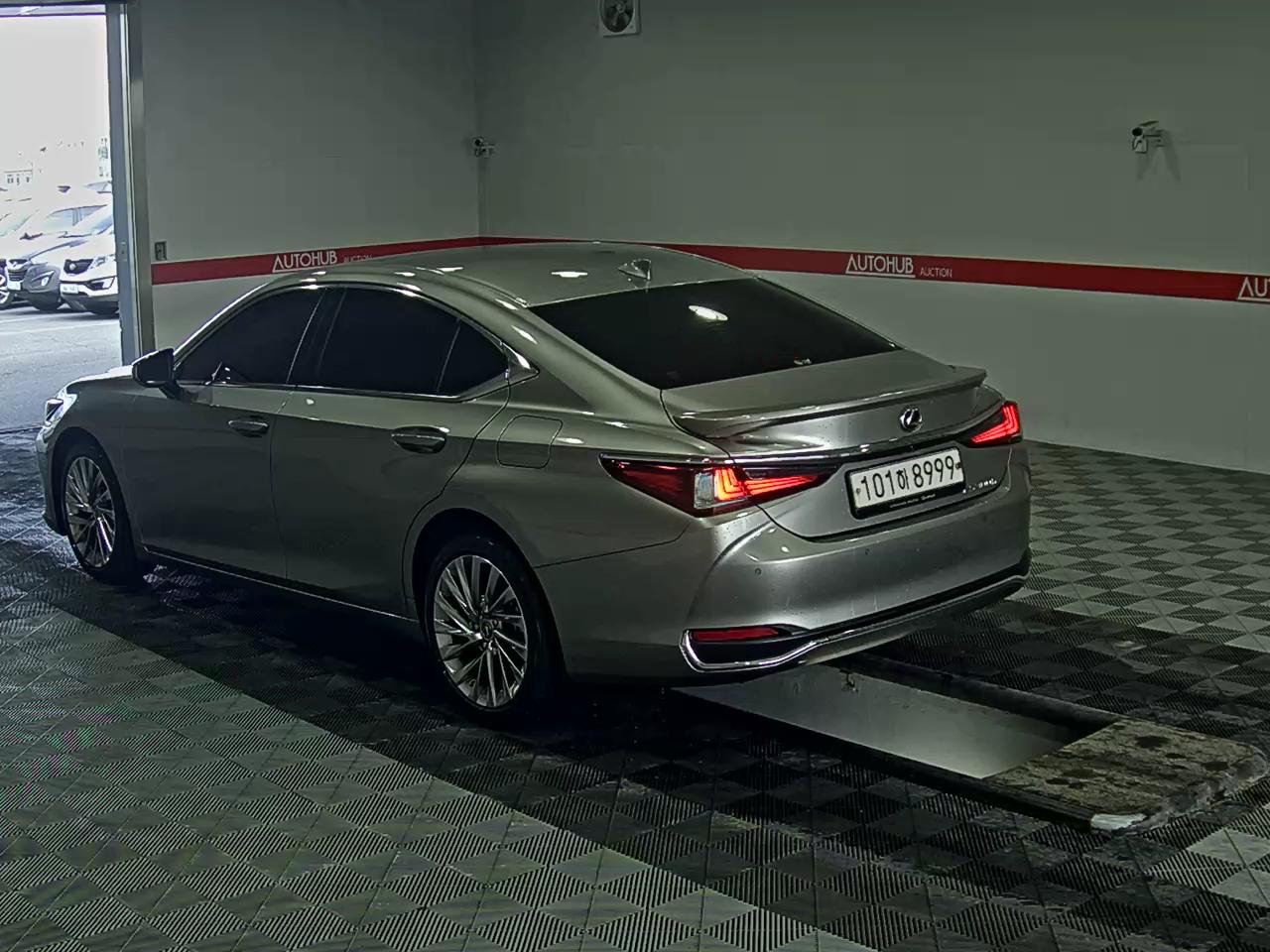 Lexus ES - 5