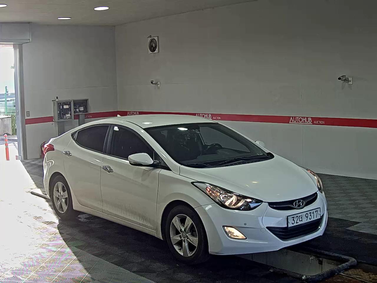Hyundai Elantra 2013 - Image 2