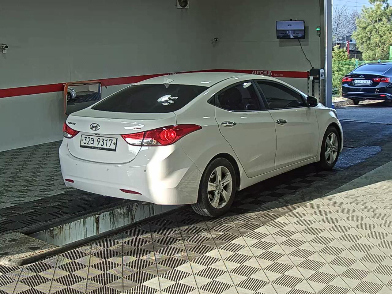 Hyundai Elantra 2013 - Image 4