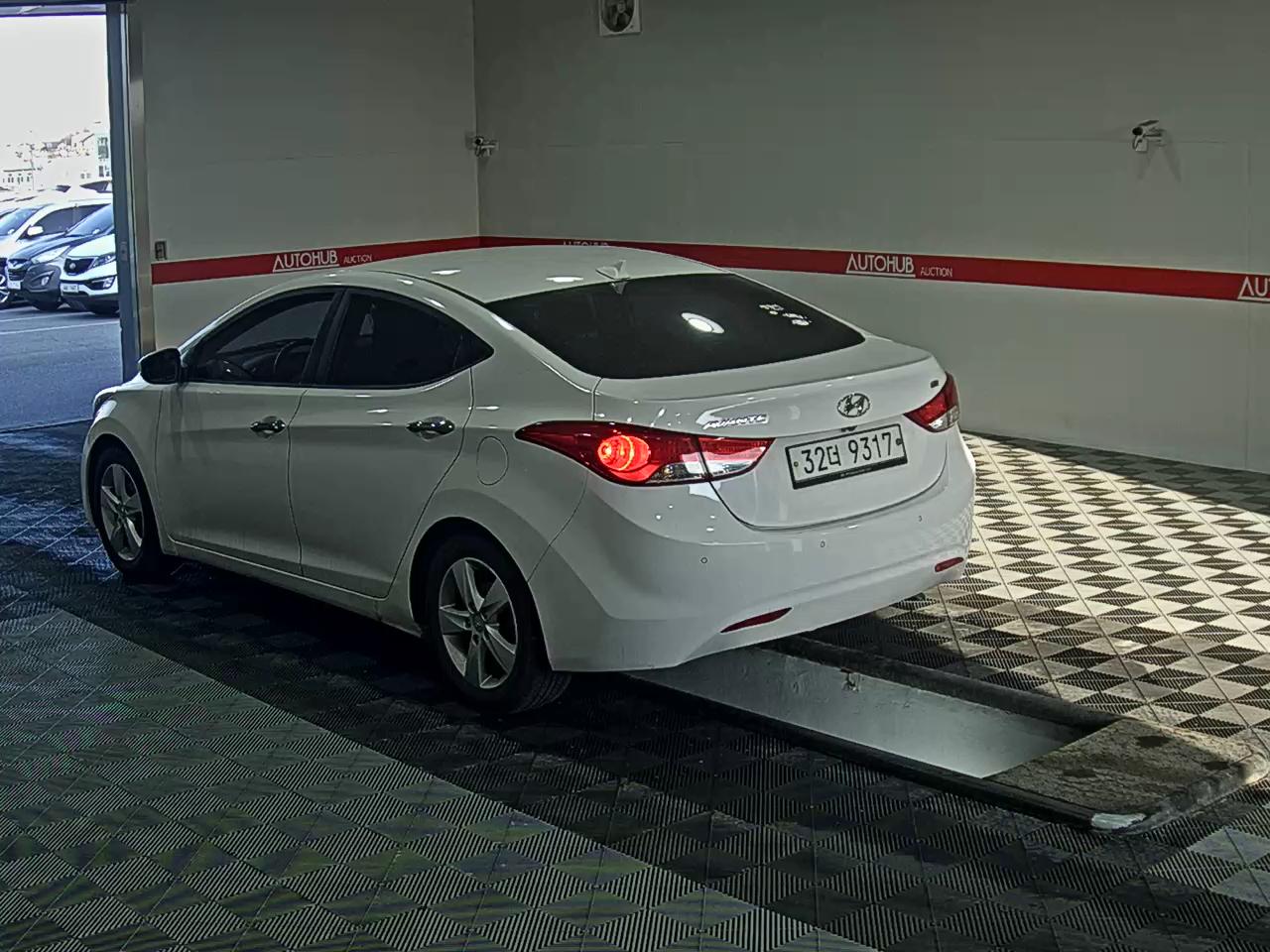 Hyundai Elantra 2013 - Image 5