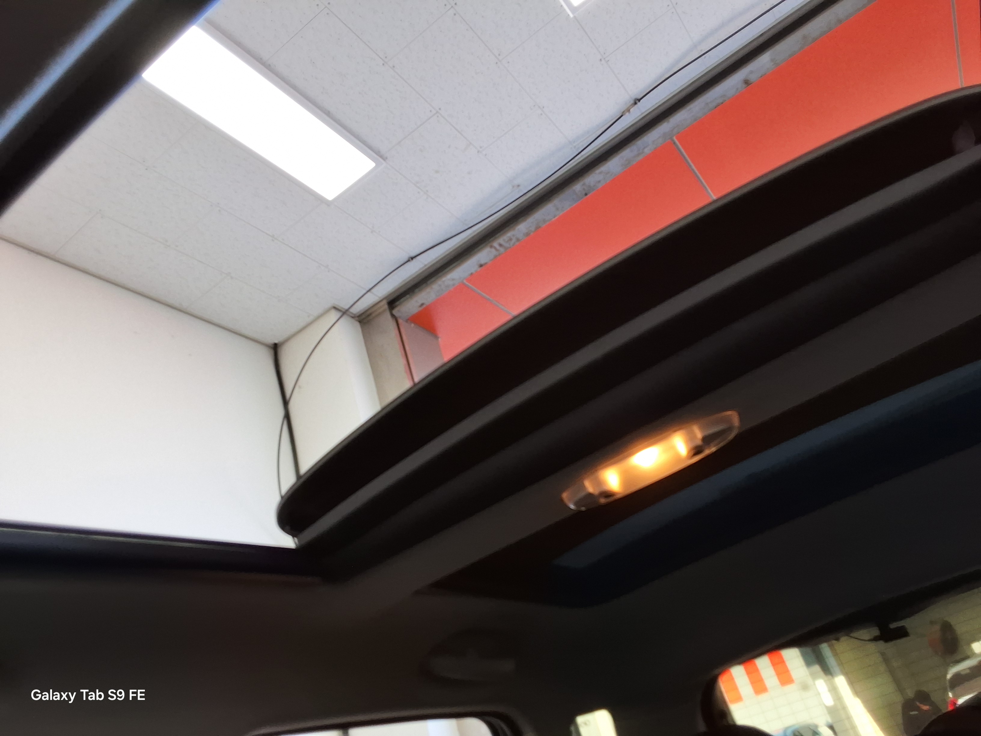 BMW MINI 2012 - Image 18