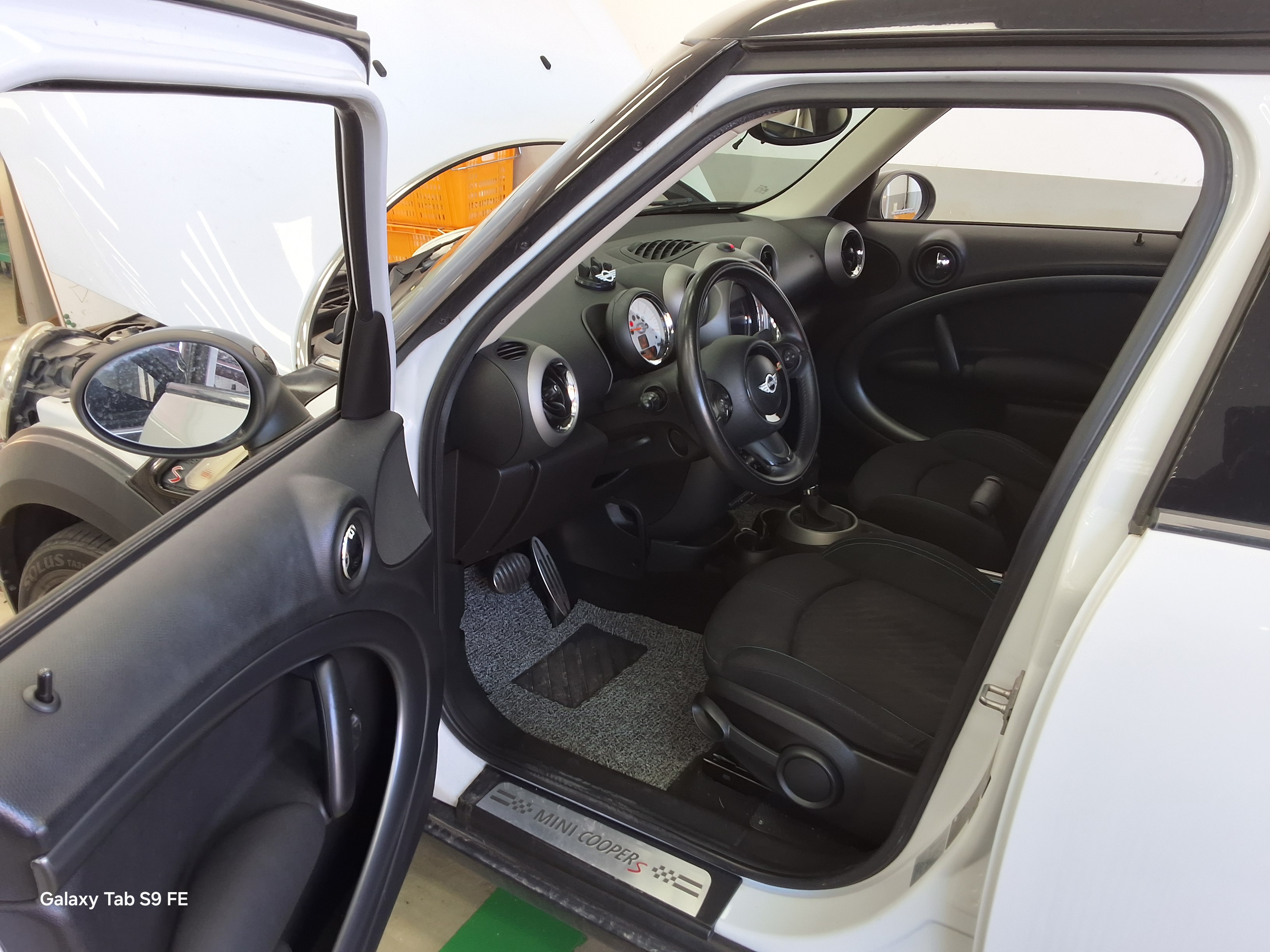 BMW MINI 2012 - Image 9